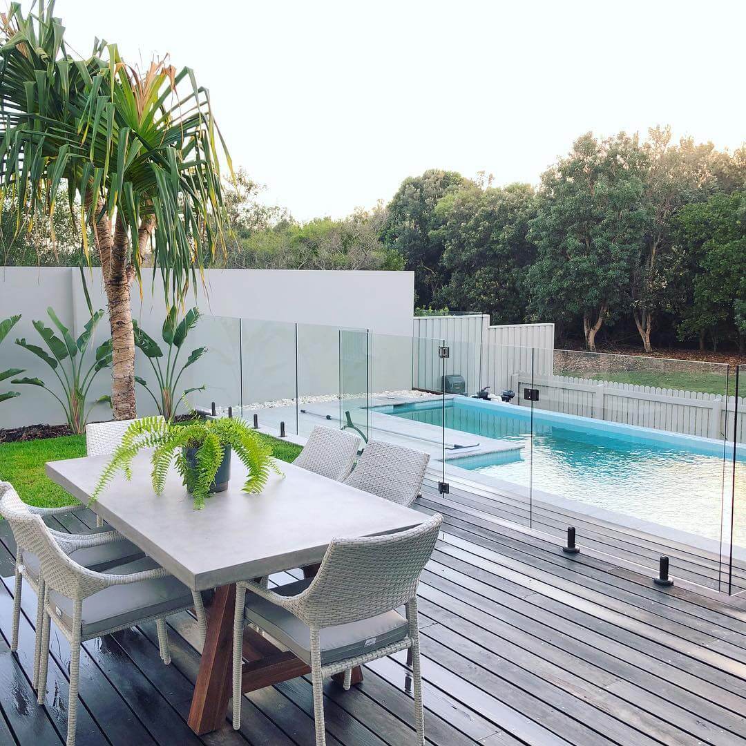 Inspiring Poolside Decorating Ideas to Transform Your Outdoor Space 11