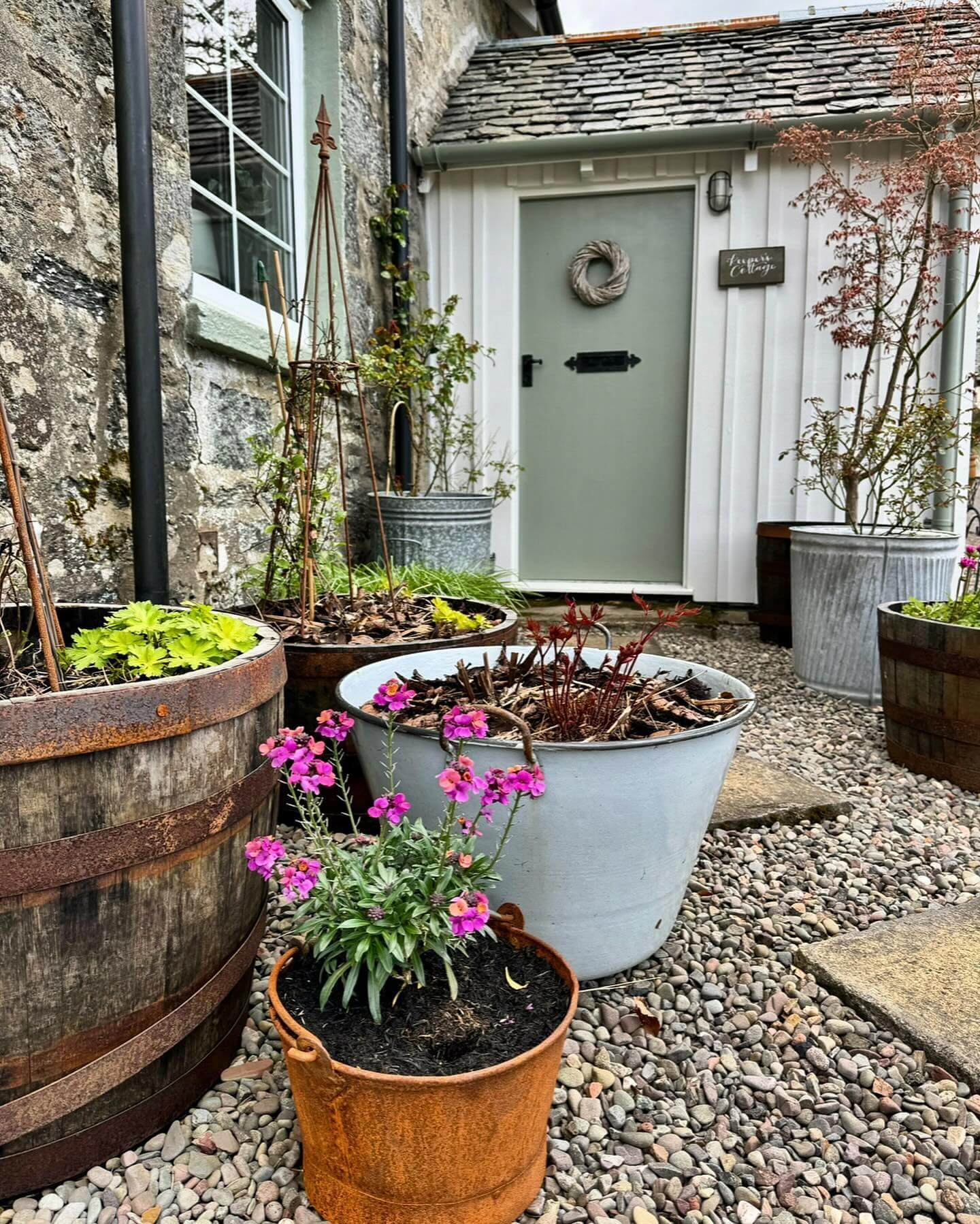 Transform Your Outdoor Space: Innovative Repurposed Garden Ideas 10