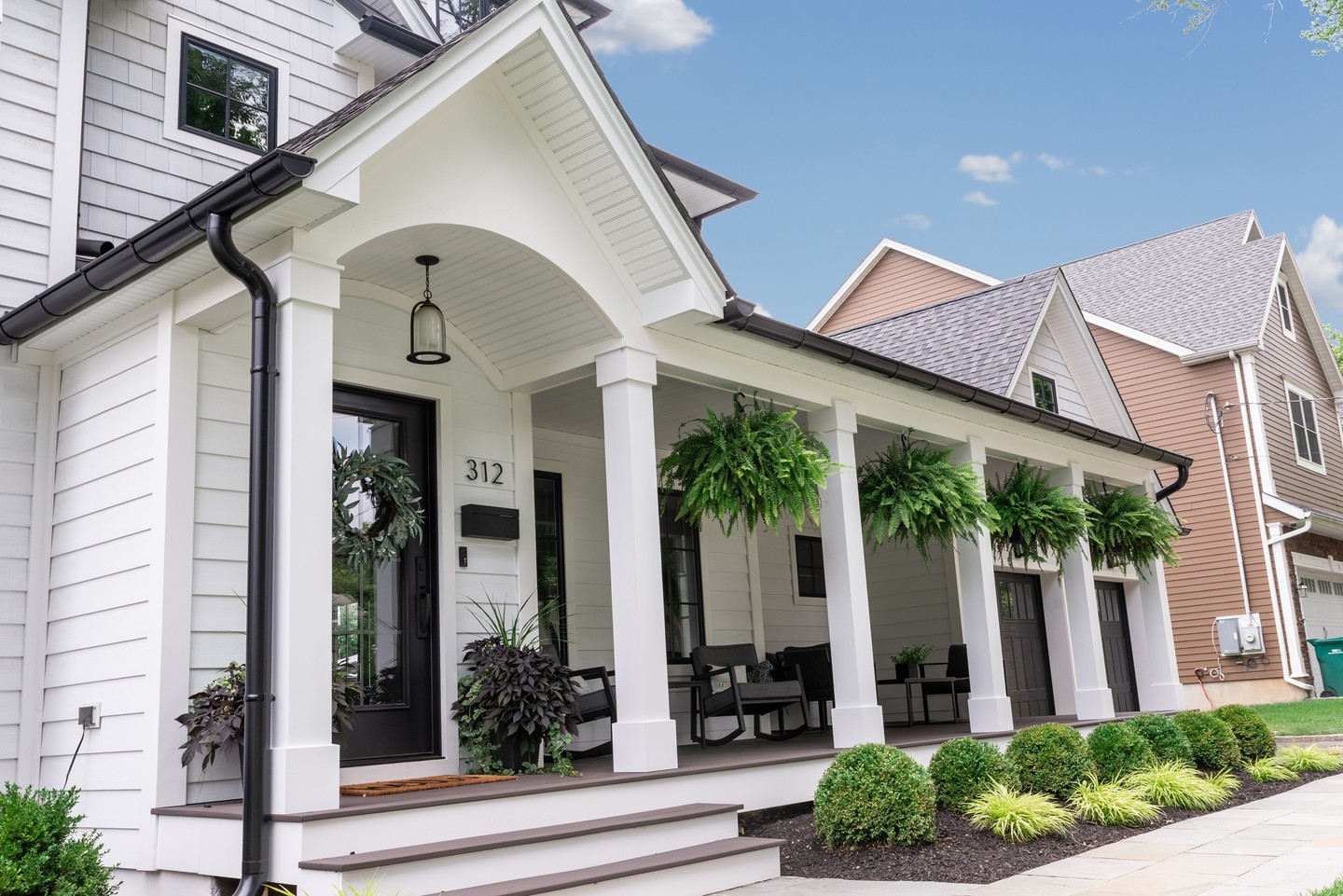 10 Enclosed Porch Ideas to Elevate Your Home’s Charm and Functionality 12