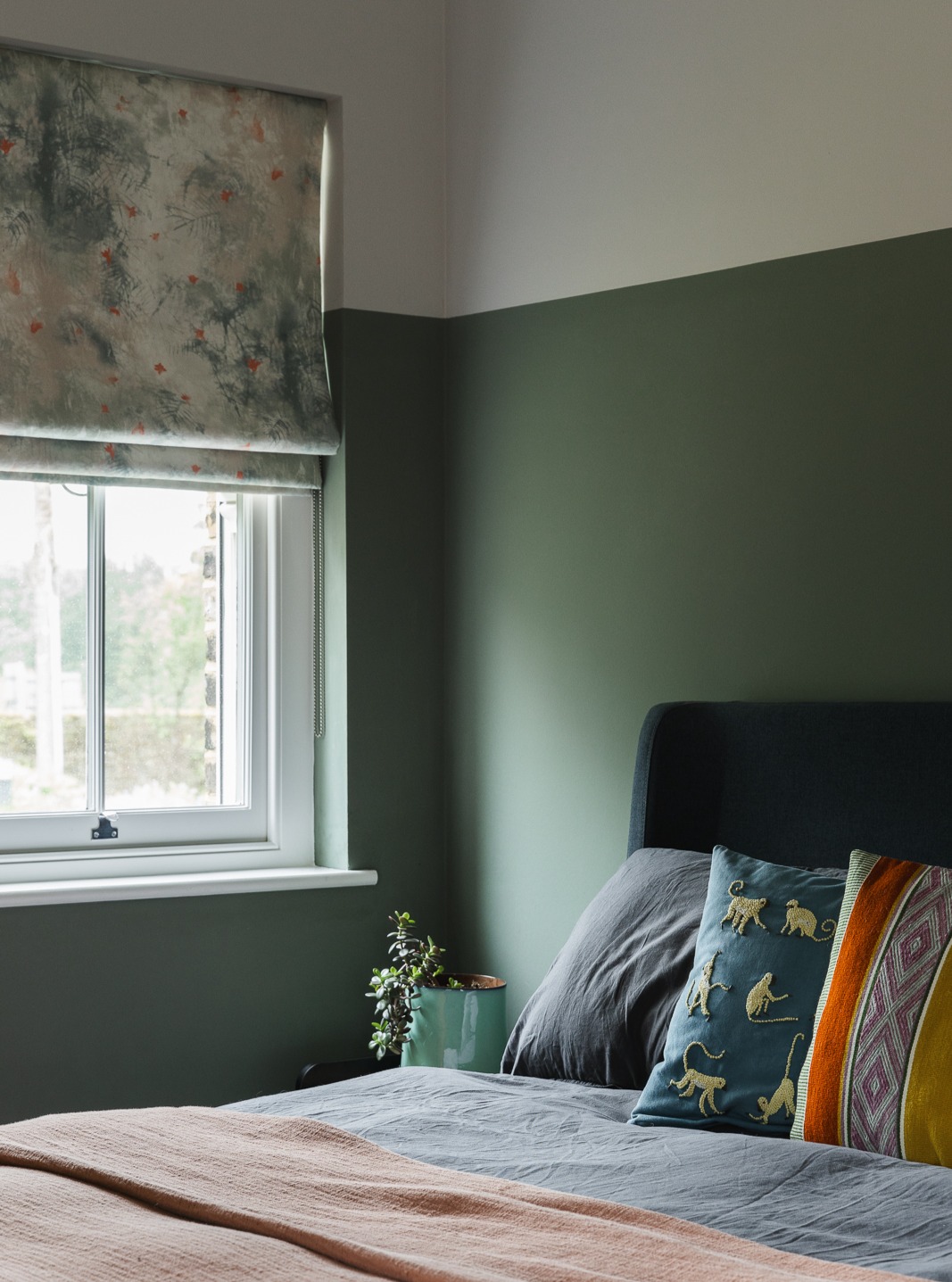 Transform Your Space: Enchanting Green and Sage Boho Bedroom Ideas 11