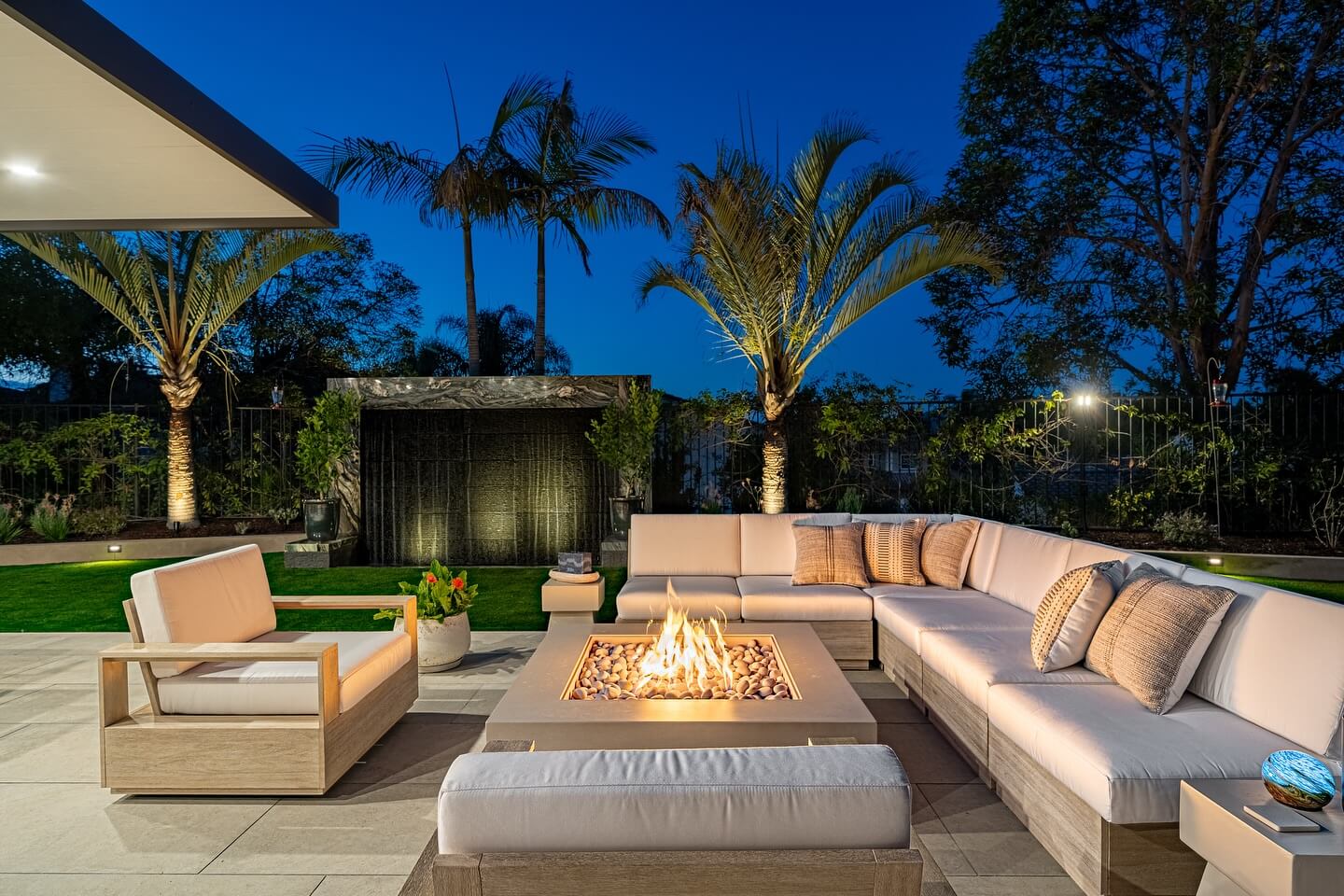 Transform Your Backyard with These Creative Outdoor Fire Pit Seating Area Ideas 12