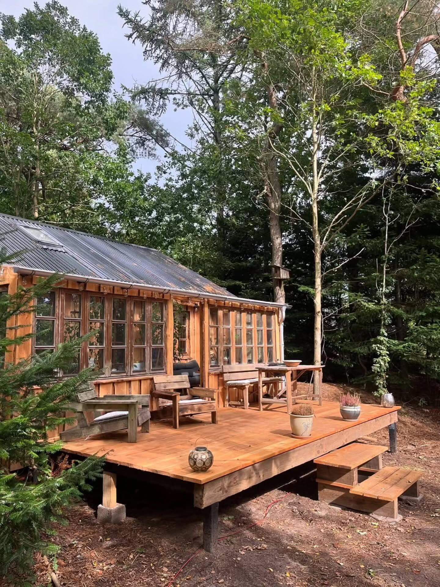 Charming Small Cabin Exterior Ideas to Inspire Your Next Rustic Retreat 12