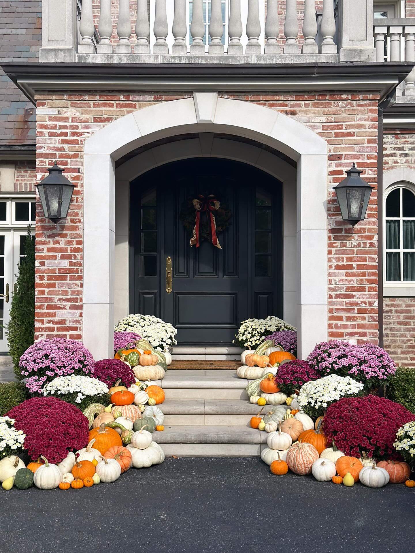 10 Enchanting Front Porch Decor Ideas That Will Transform Your Outdoor Space 12