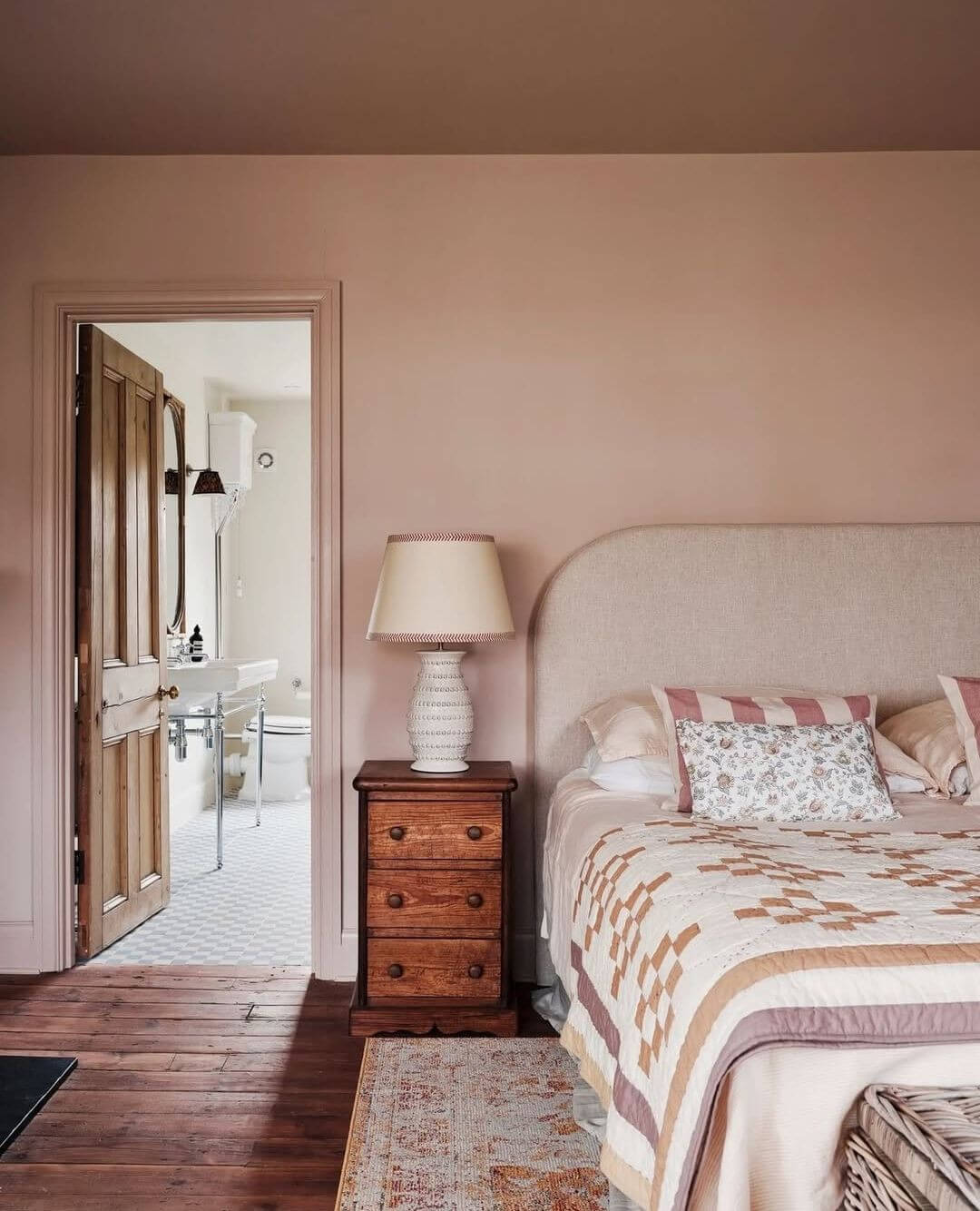 Transform Your Space: Captivating Dark Wood Bedroom Ideas for a Cozy Retreat 12