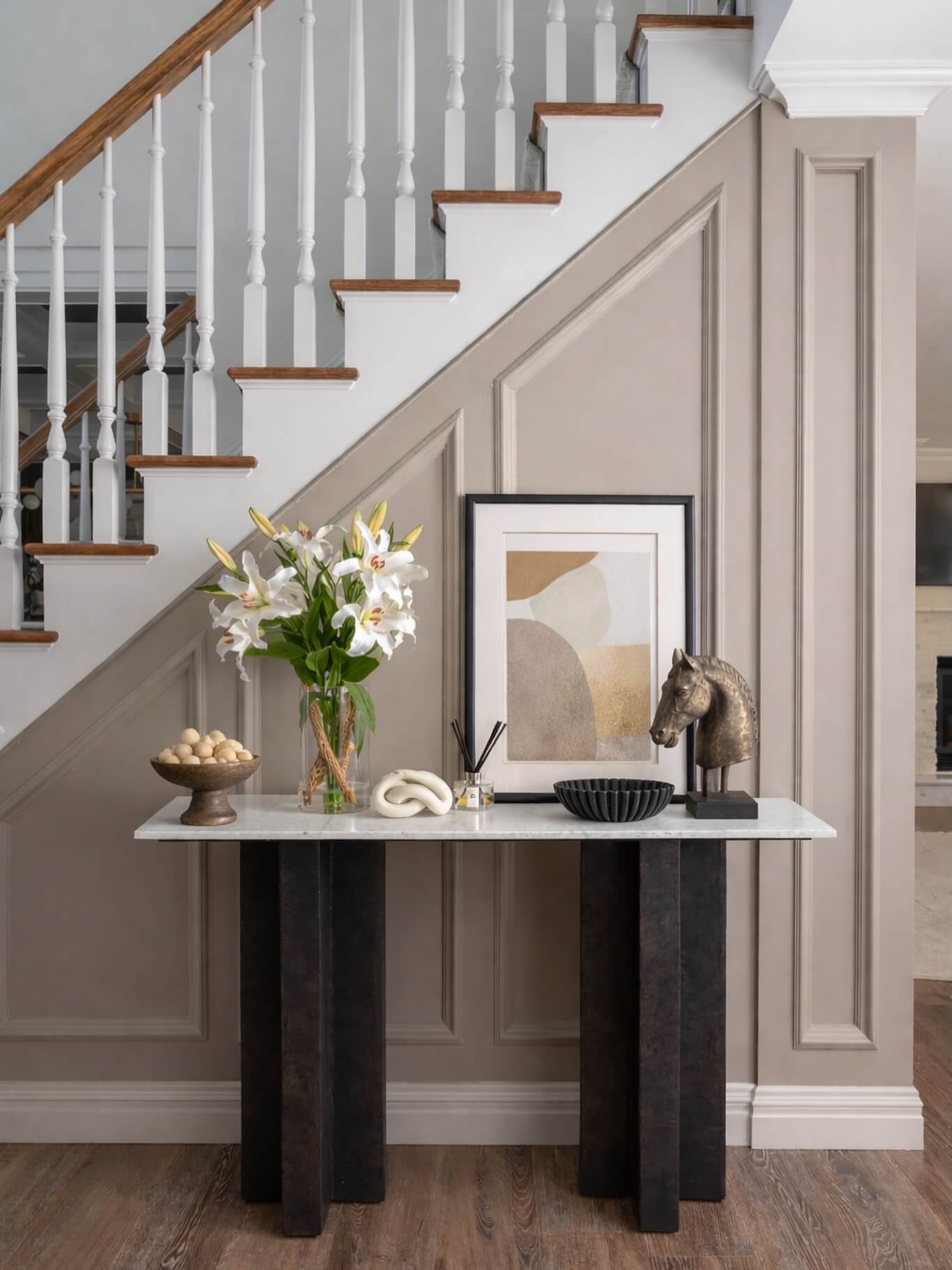10 Stunning Foyer Paint Color Ideas to Transform Your Home's Entrance 12