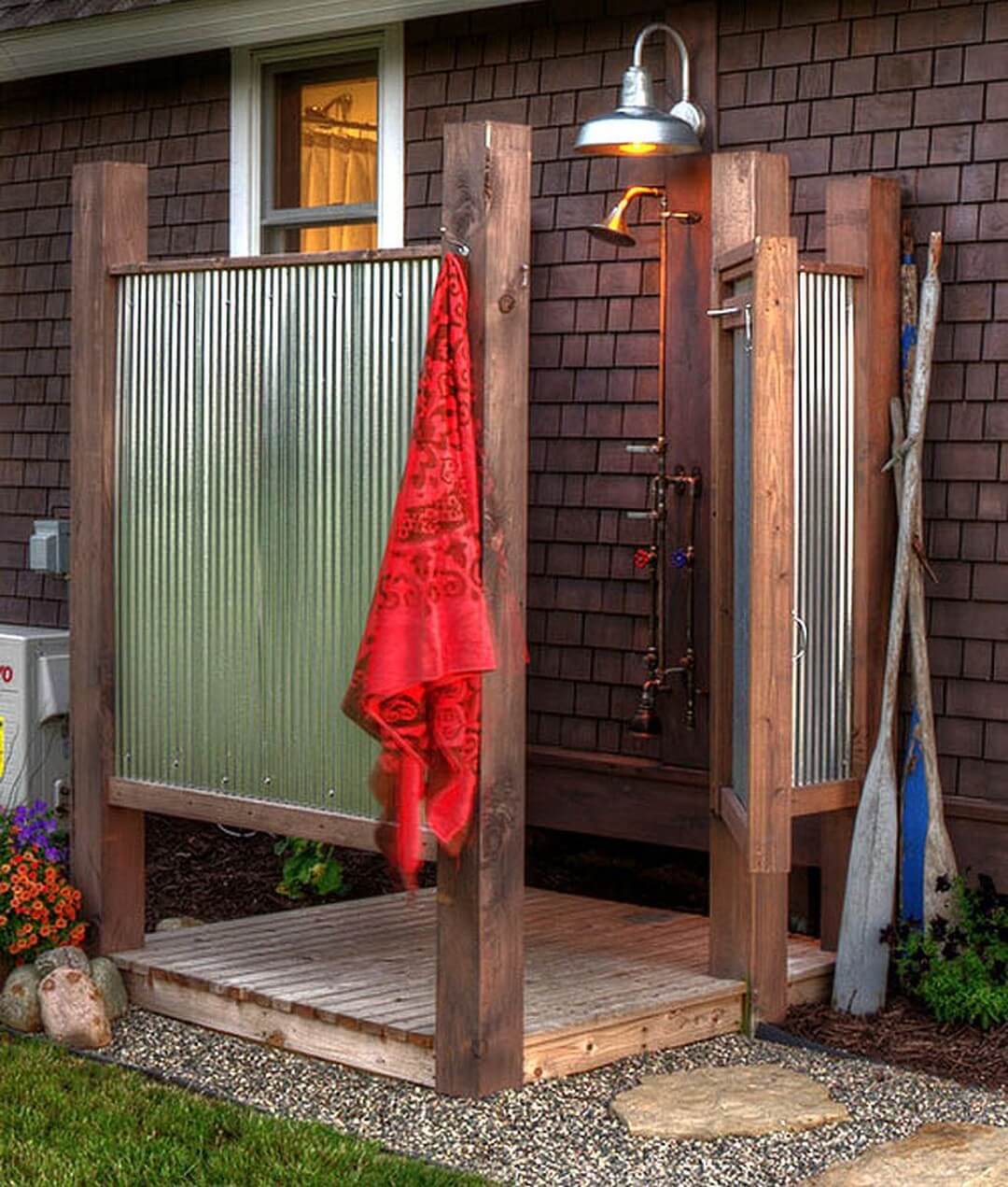 Transform Your Backyard Bliss: Creative Outdoor Shower Ideas 11