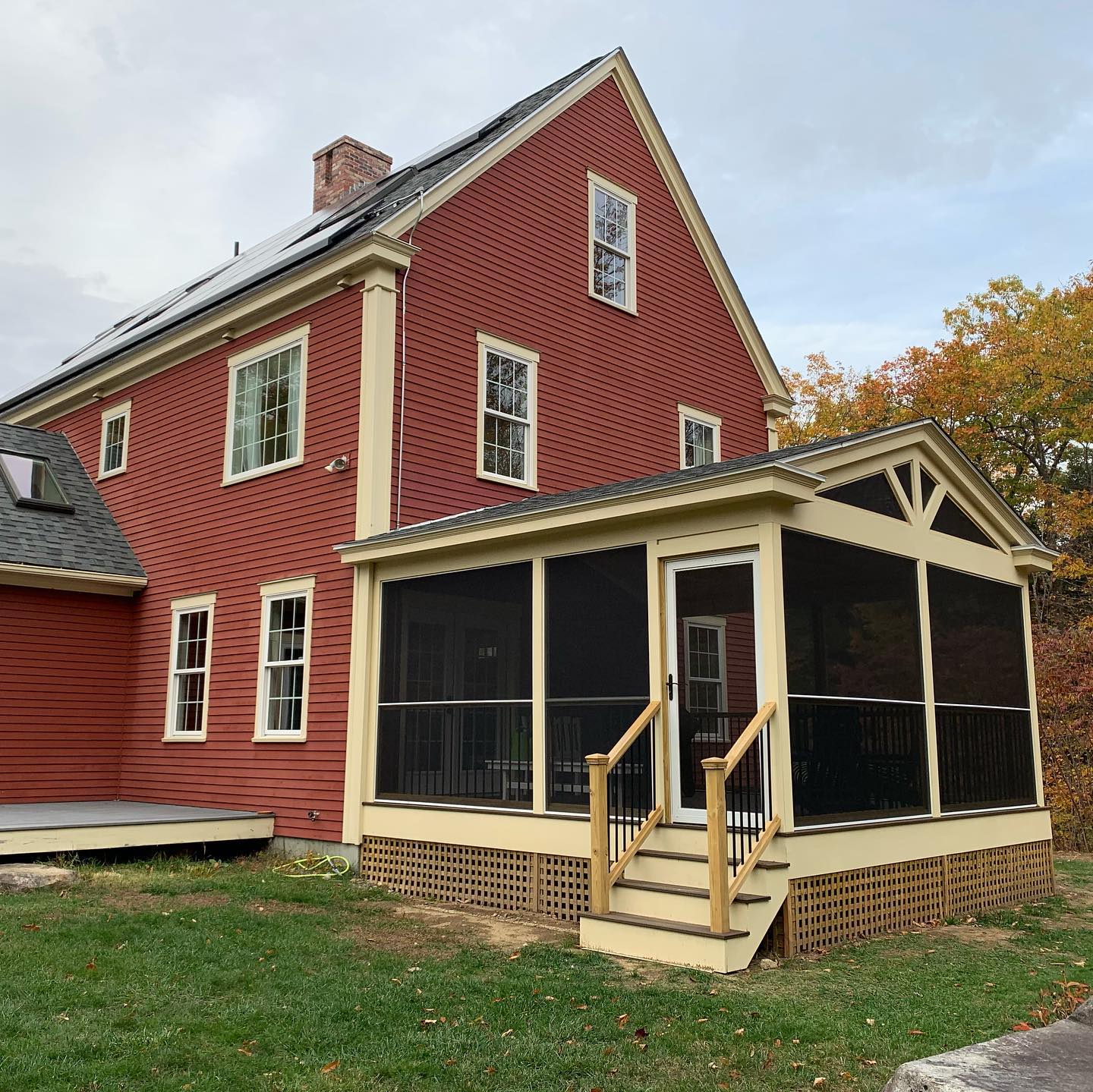 10 Enclosed Porch Ideas to Elevate Your Home’s Charm and Functionality 13