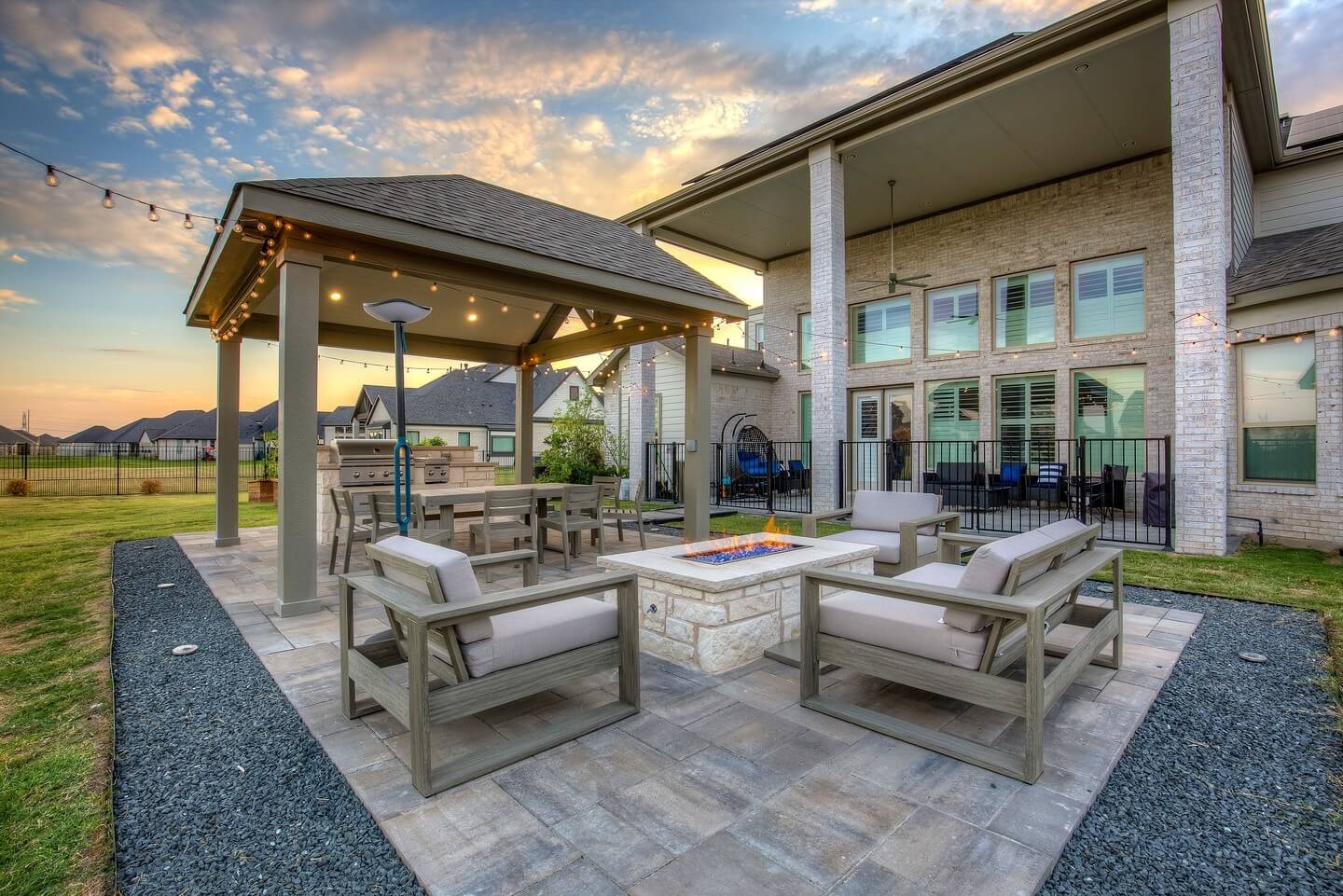 Backyard Fire Pit Ideas to Transform Your Outdoor Space 13