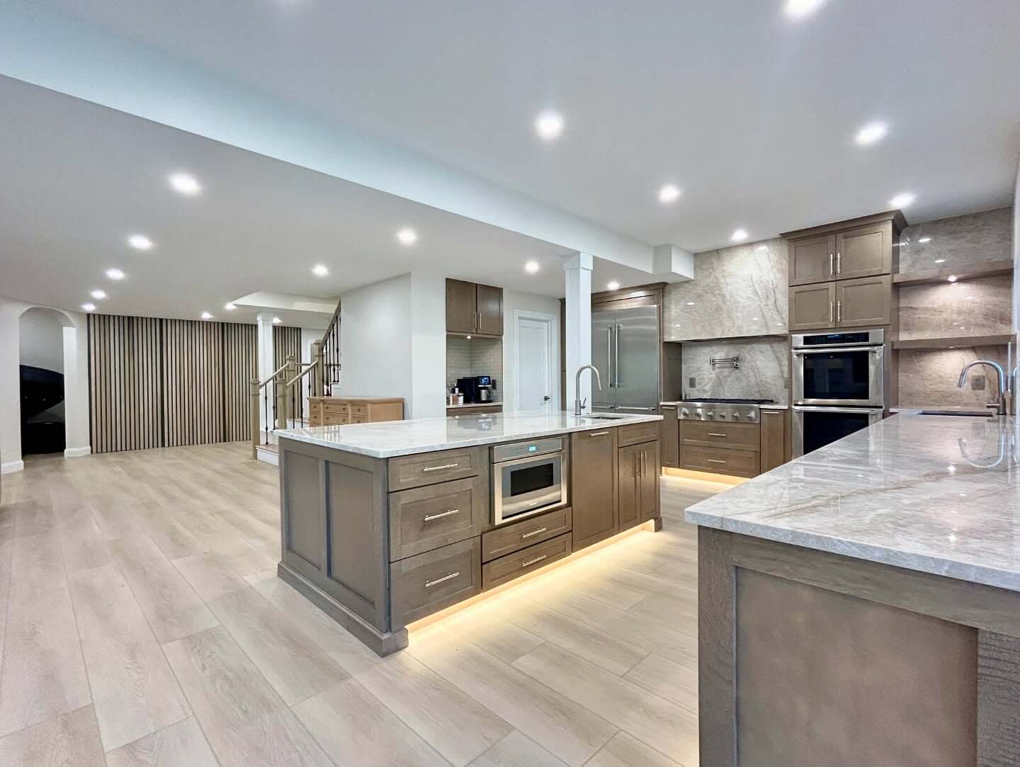 10 Stunning Foyer Paint Color Ideas to Transform Your Home's Entrance 13