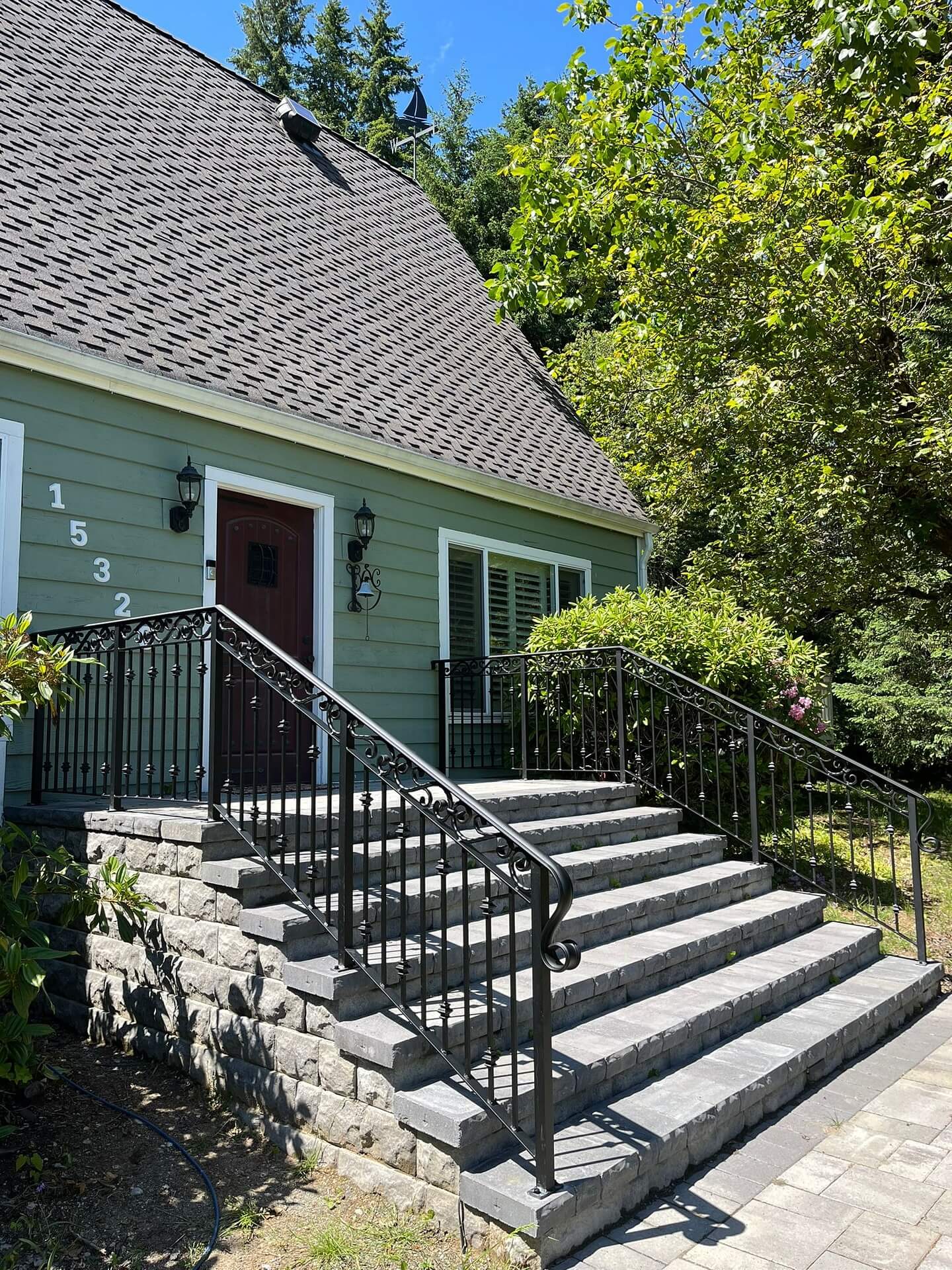 10 Stunning Porch Railing Ideas to Elevate Your Outdoor Space 13