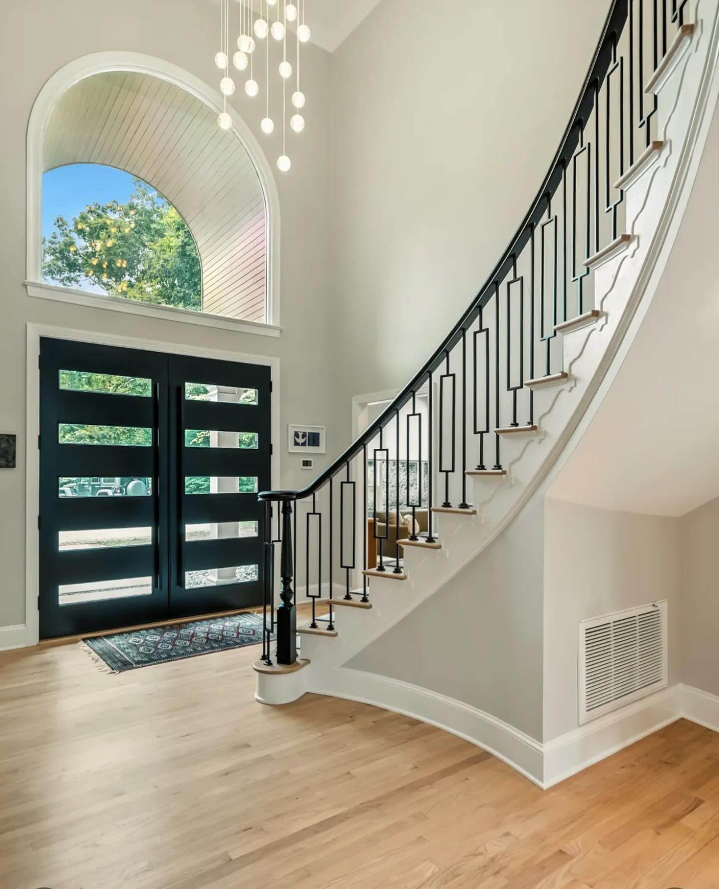 Transform Your Home: Ingenious Entryway Floor Ideas That Impress 12