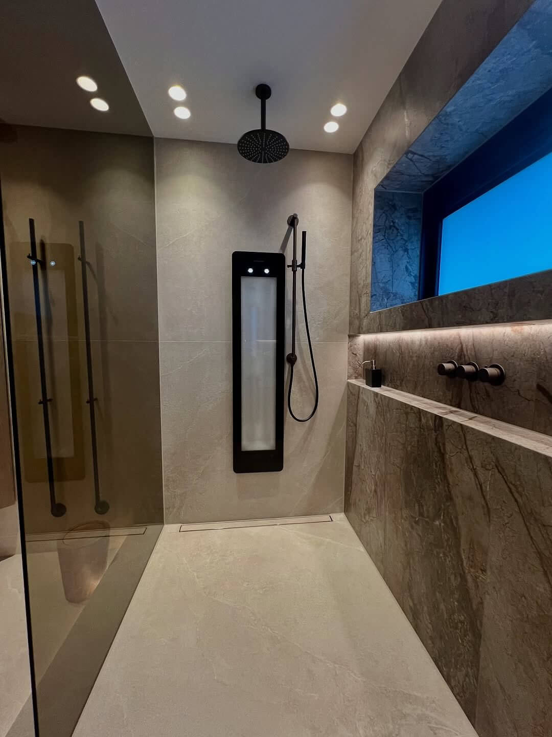 Transform Your Home with These Exquisite Luxury Bathroom Ideas 13