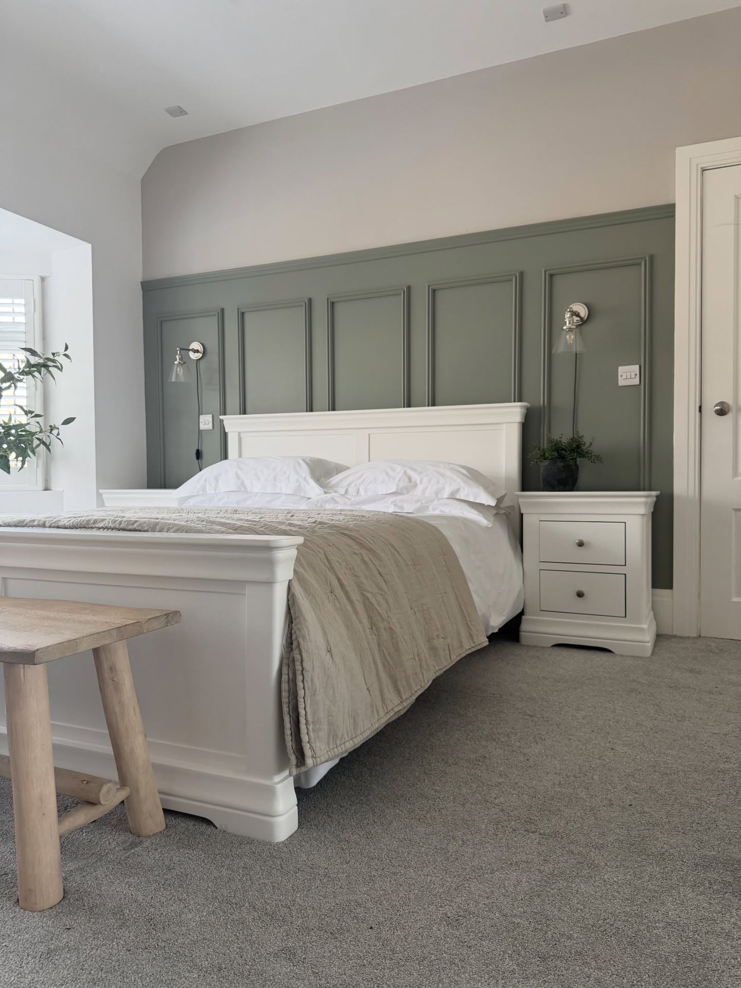 Transform Your Space: Enchanting Green and Sage Boho Bedroom Ideas 12