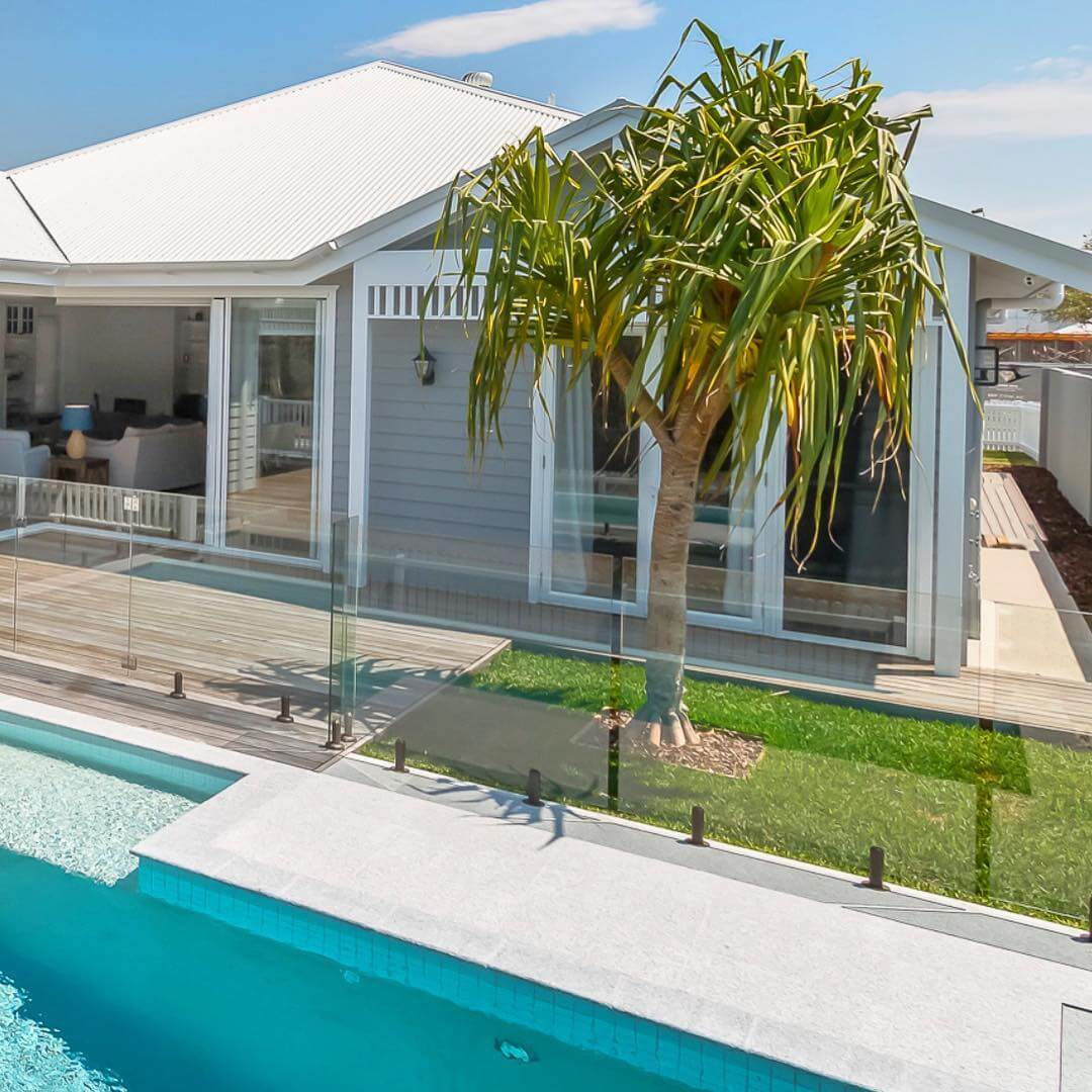 Inspiring Poolside Decorating Ideas to Transform Your Outdoor Space 13