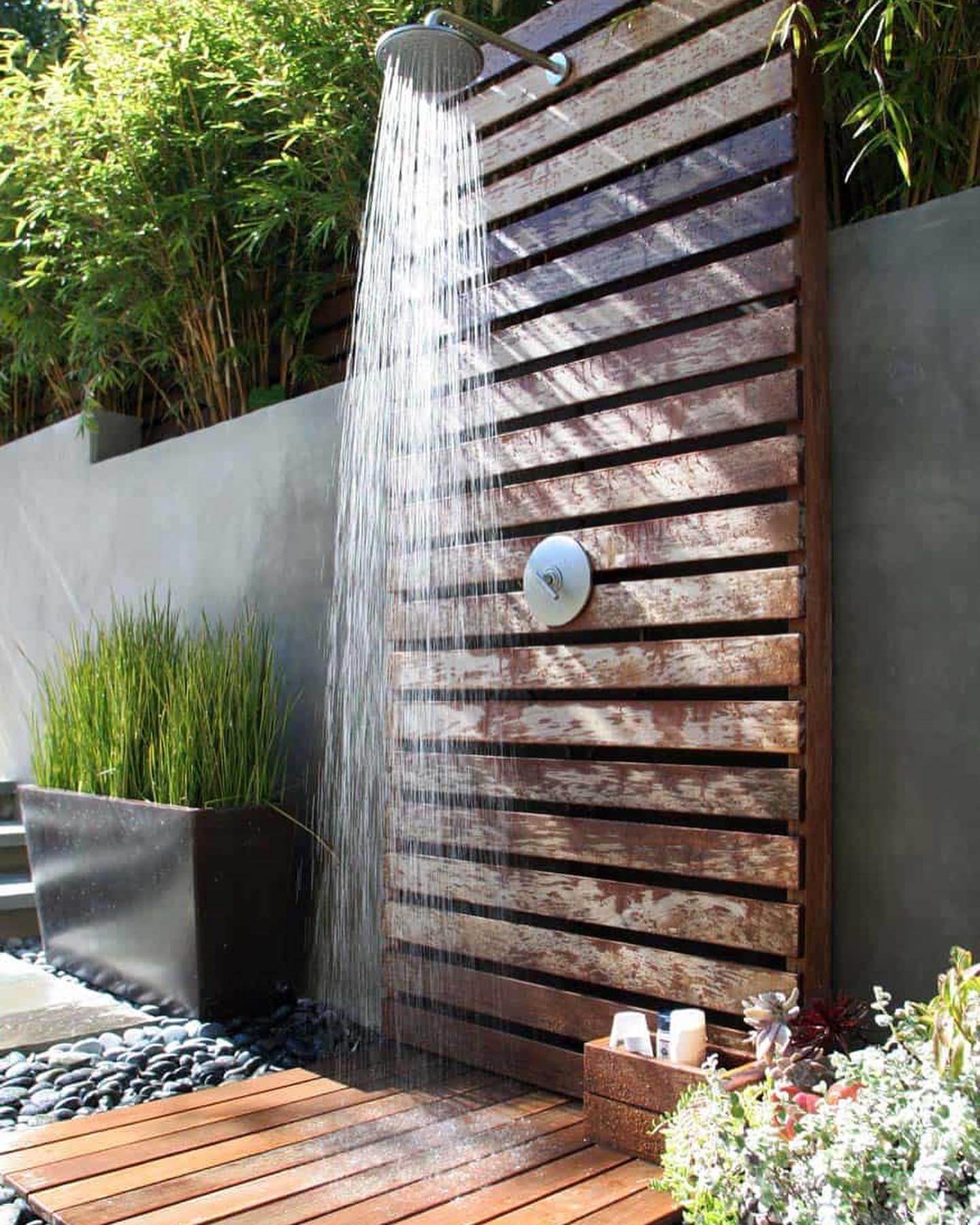 Transform Your Backyard Bliss: Creative Outdoor Shower Ideas 12