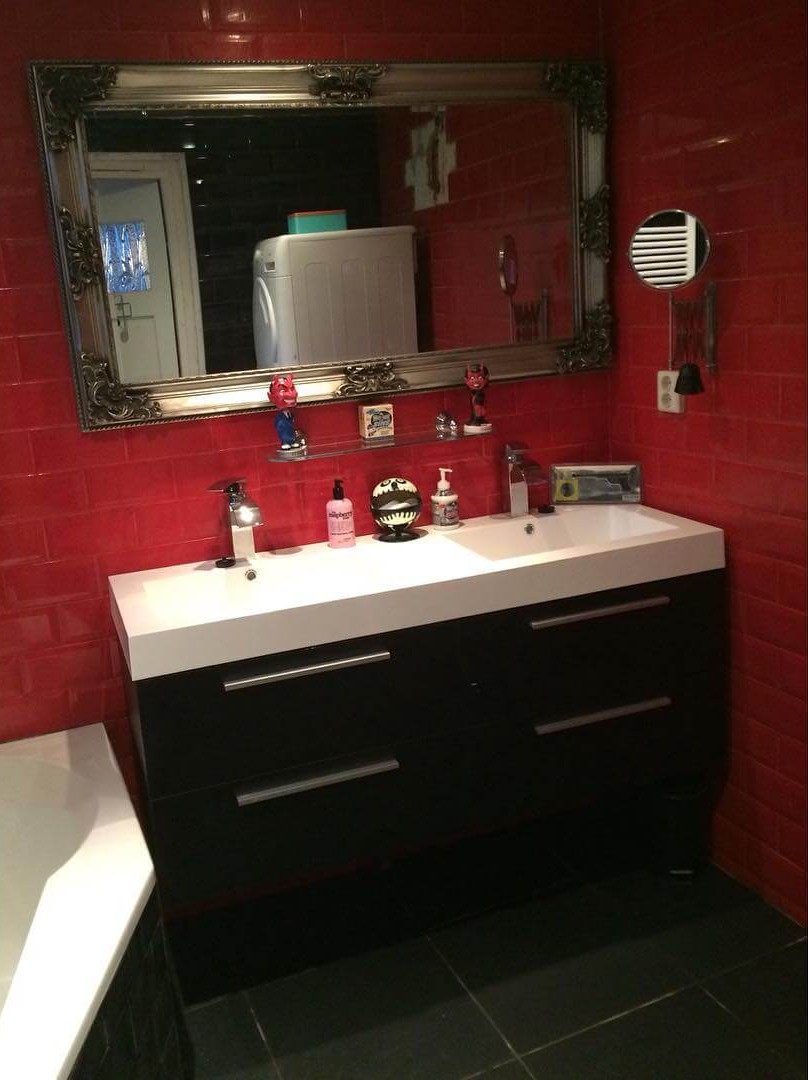 Transform Your Space: Brilliant Red and Black Bathroom Design Ideas You Need to See 14
