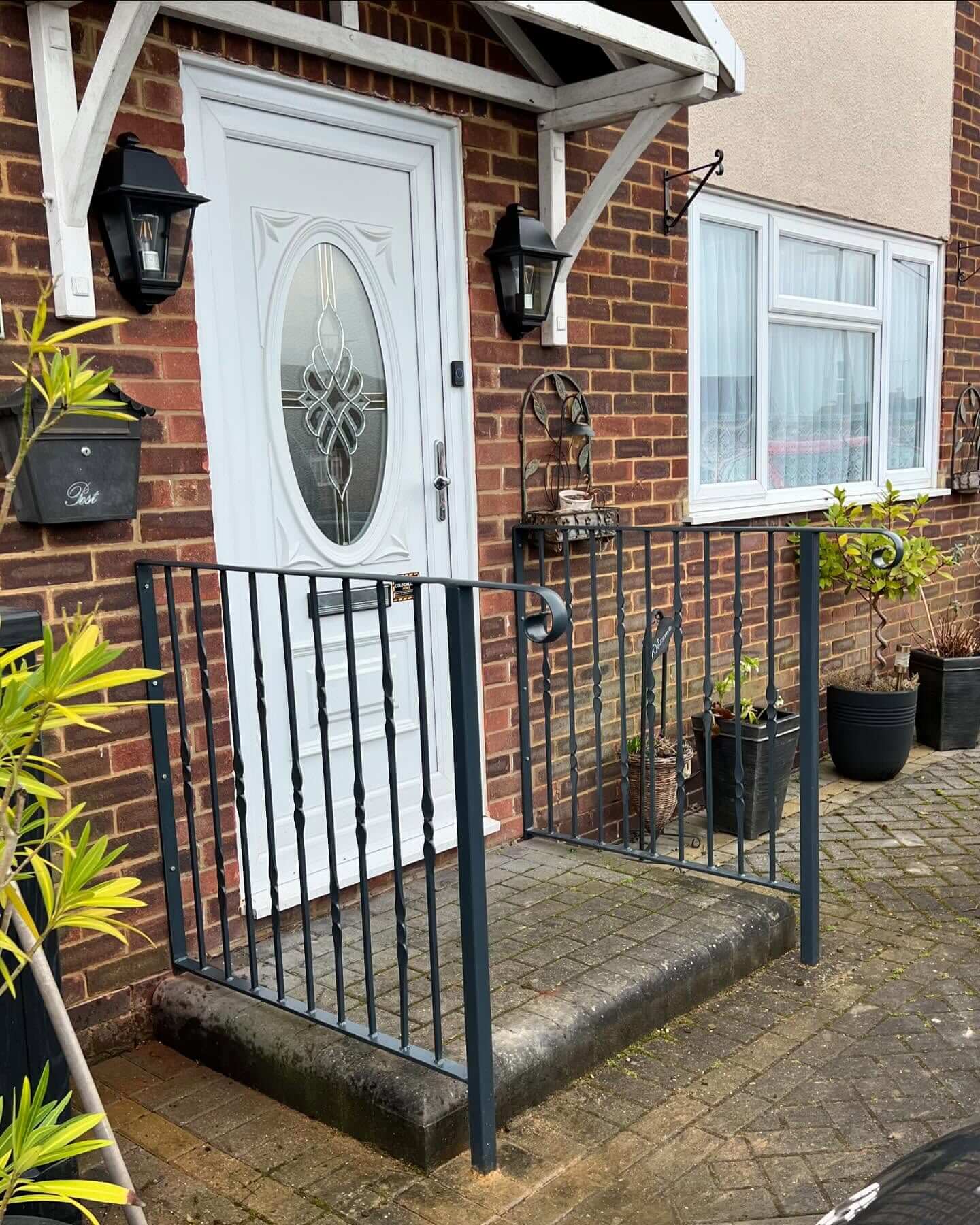 10 Stunning Porch Railing Ideas to Elevate Your Outdoor Space 14