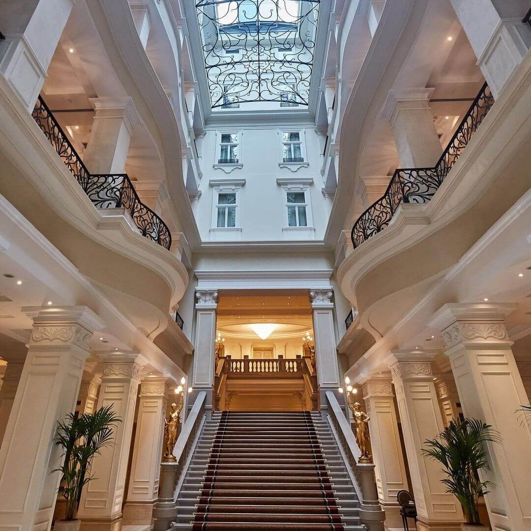 23 Luxurious Entry Door Designs to Transform Your Home's First Impression 13