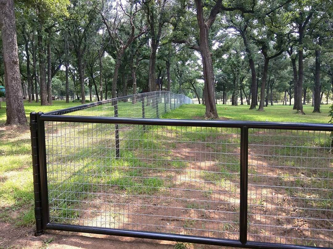 Creative Pipe Fence Ideas to Elevate Your Property’s Curb Appeal 14