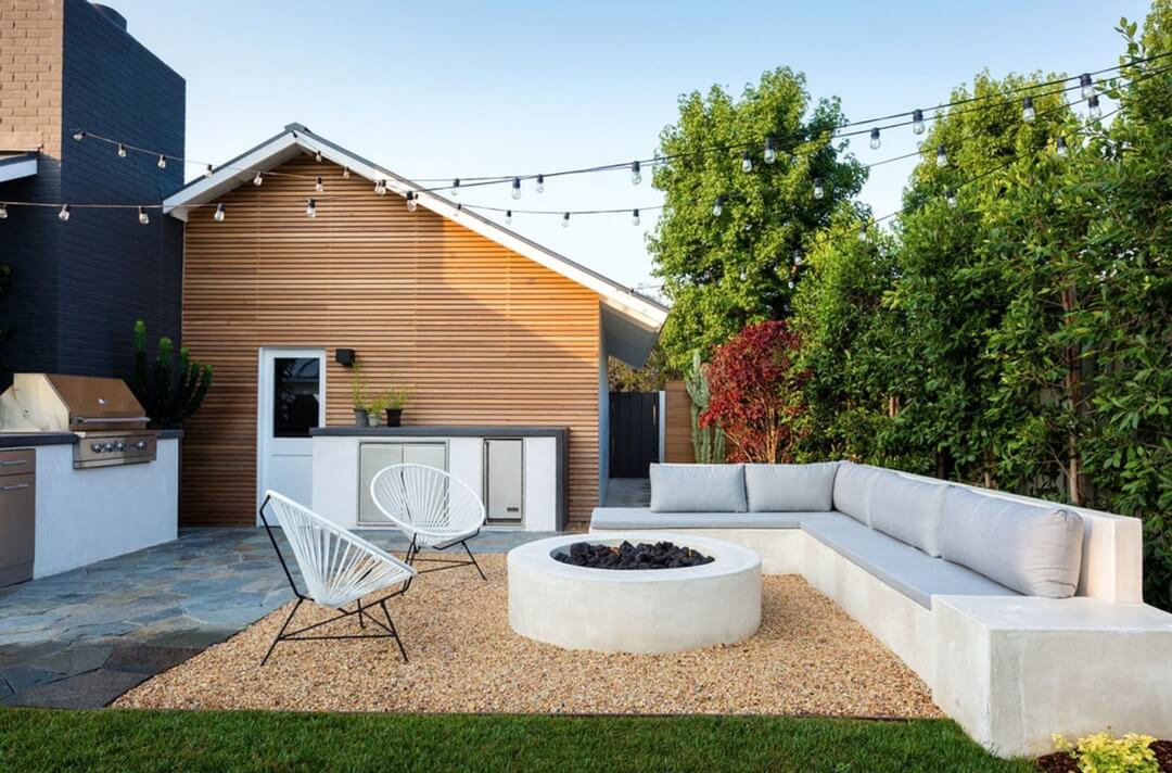 Backyard Fire Pit Ideas to Transform Your Outdoor Space 14