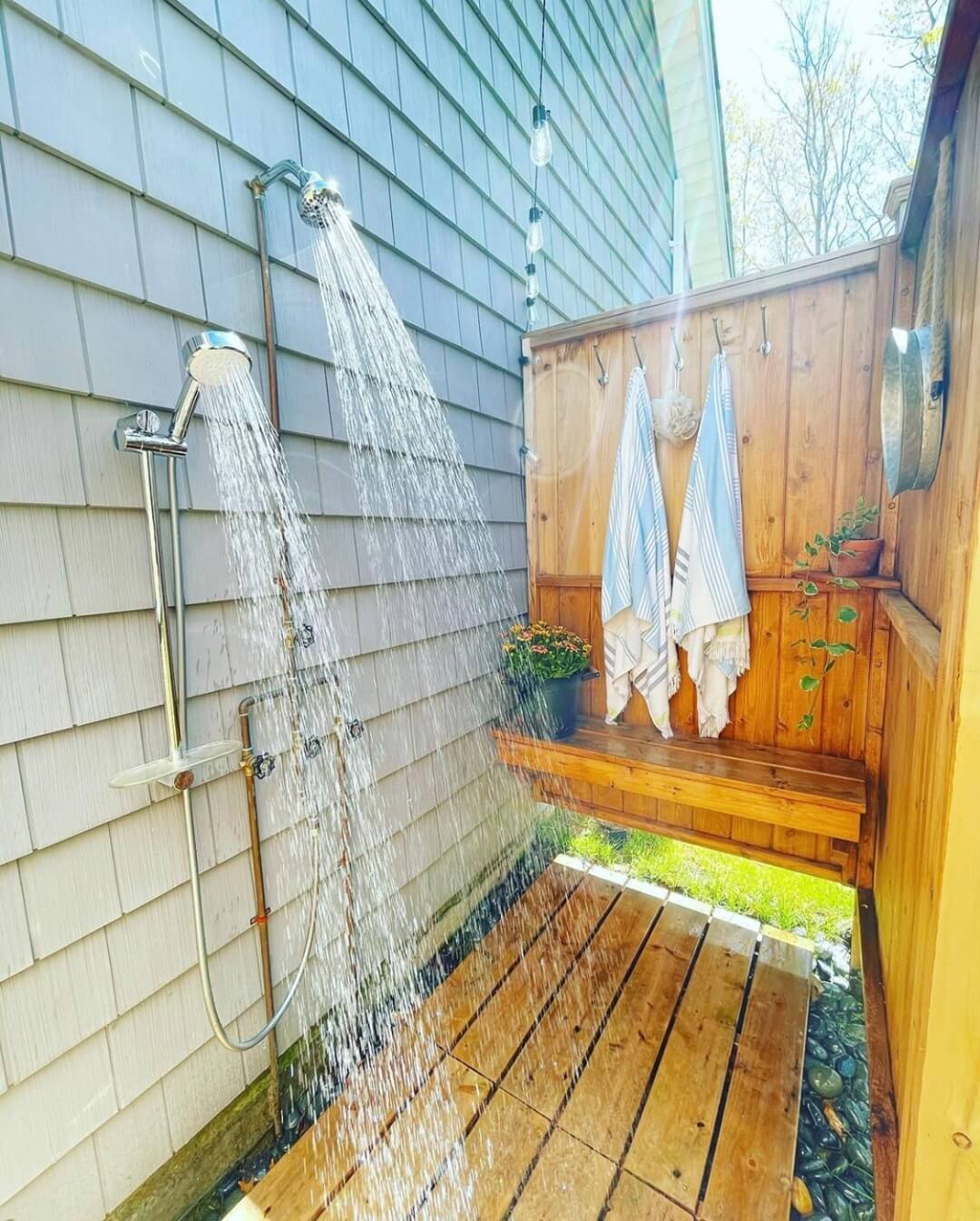 Transform Your Backyard Bliss: Creative Outdoor Shower Ideas 13