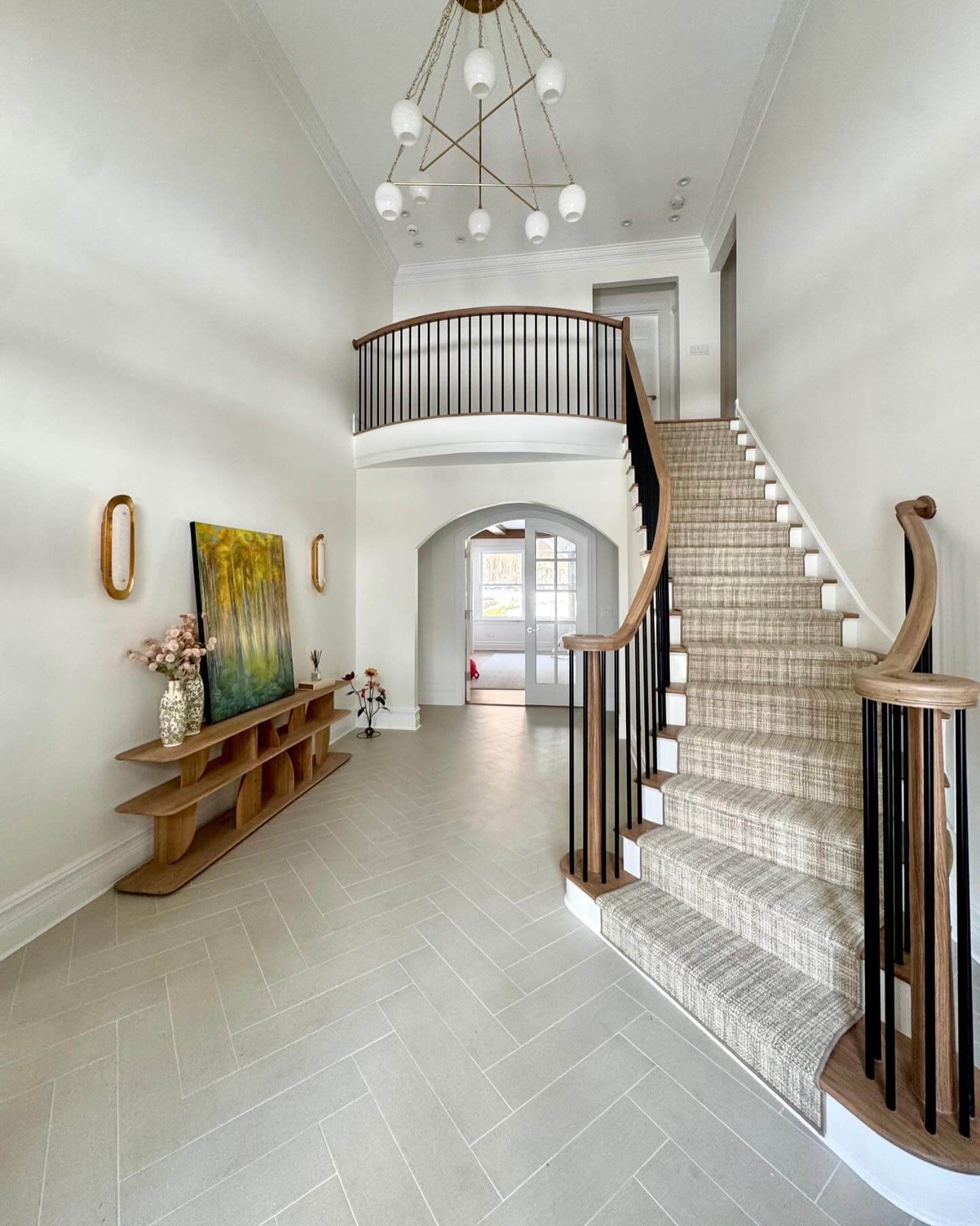 Transform Your Home: Ingenious Entryway Floor Ideas That Impress 13