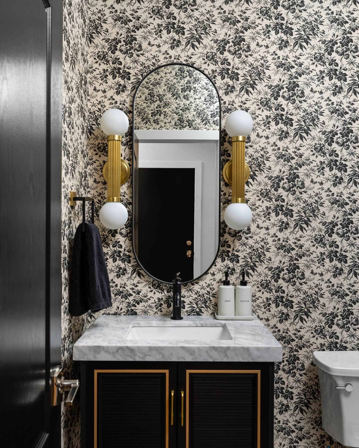 Transform Your Home with These Exquisite Luxury Bathroom Ideas 14