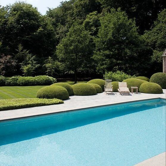 Inspiring Poolside Decorating Ideas to Transform Your Outdoor Space 15