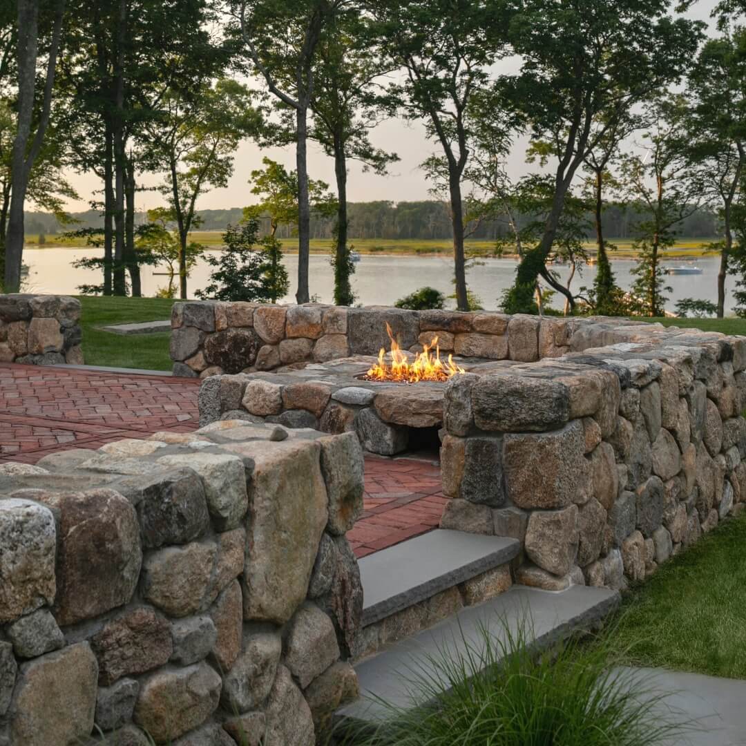 Stunning Stone Fire Pit Ideas for a Cozy Outdoor Retreat 15