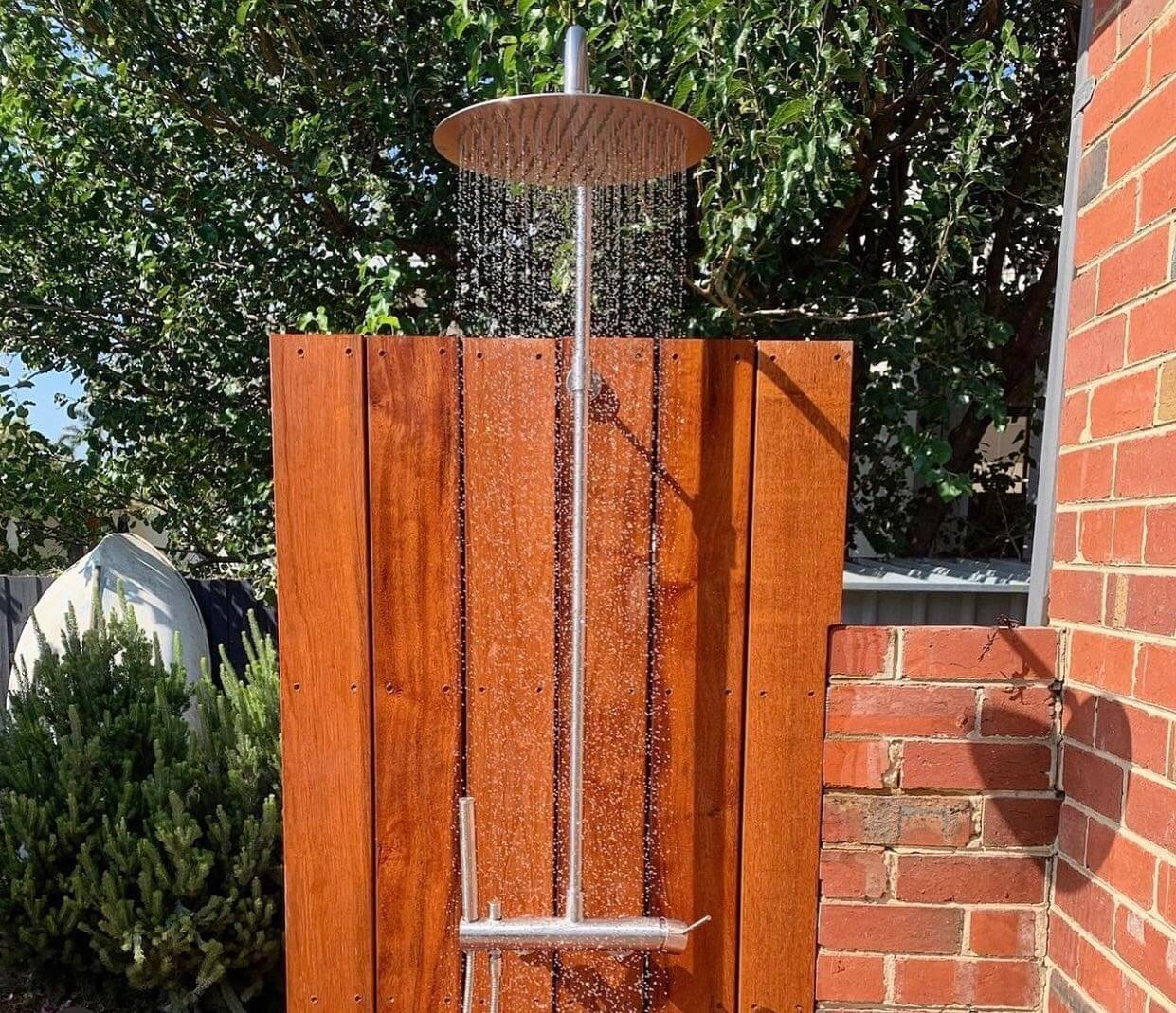 Transform Your Backyard Bliss: Creative Outdoor Shower Ideas 14