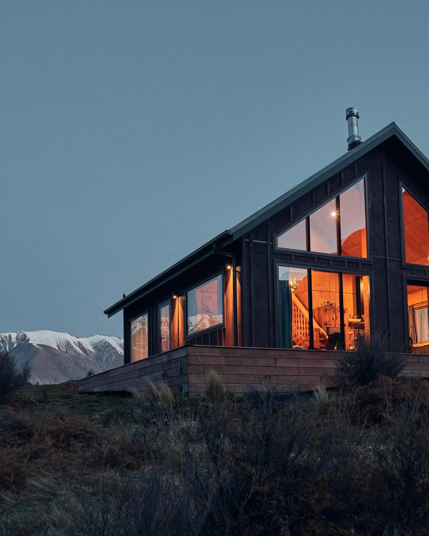 Charming Small Cabin Exterior Ideas to Inspire Your Next Rustic Retreat 16