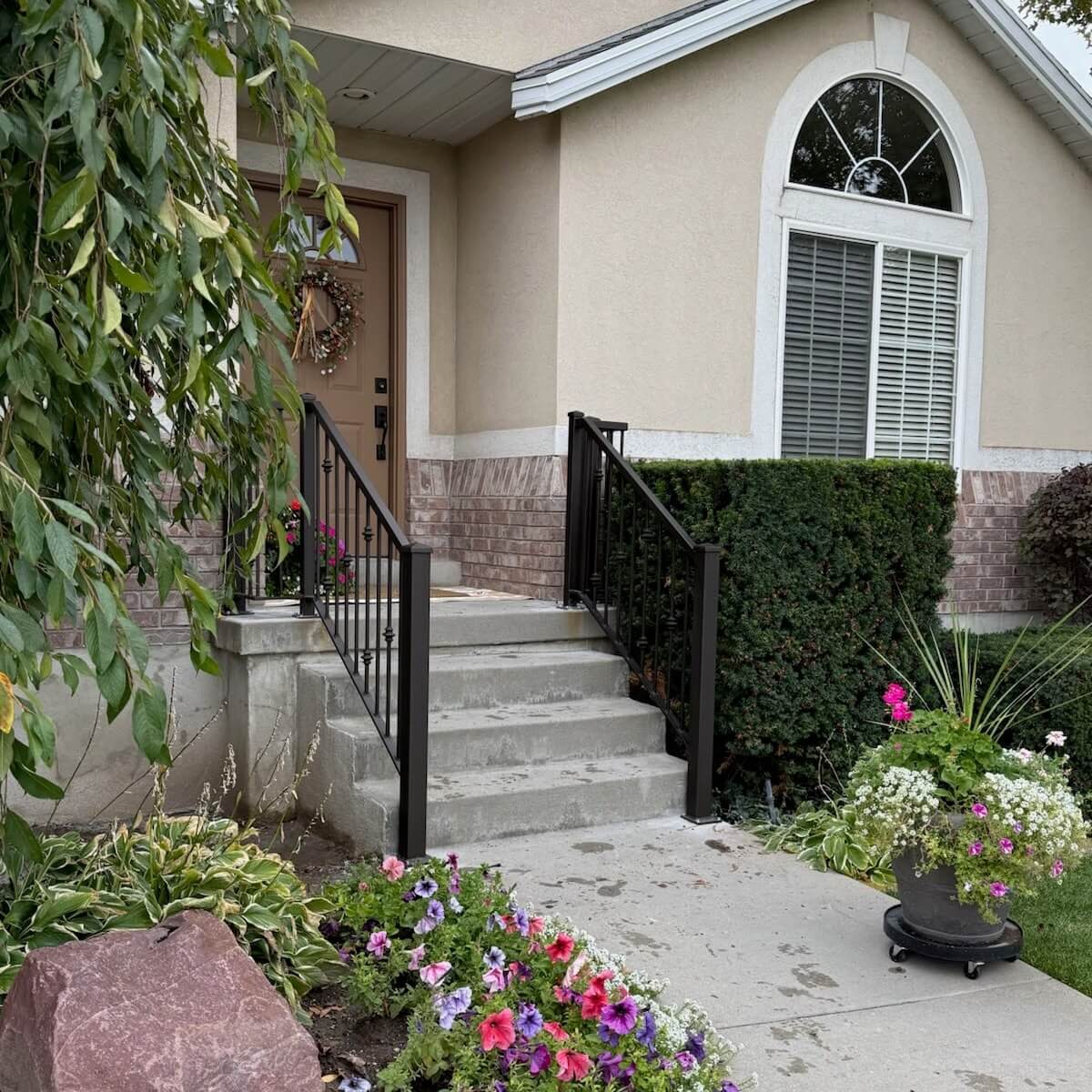 10 Stunning Porch Railing Ideas to Elevate Your Outdoor Space 16