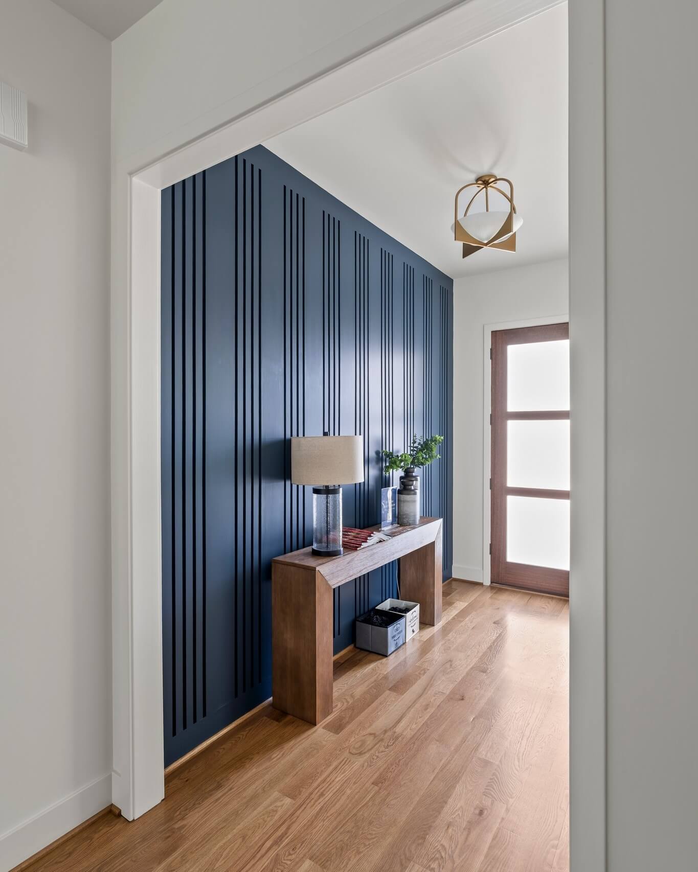 Transform Your Home's First Impression: 10 Stunning Entryway Accent Wall Ideas 16