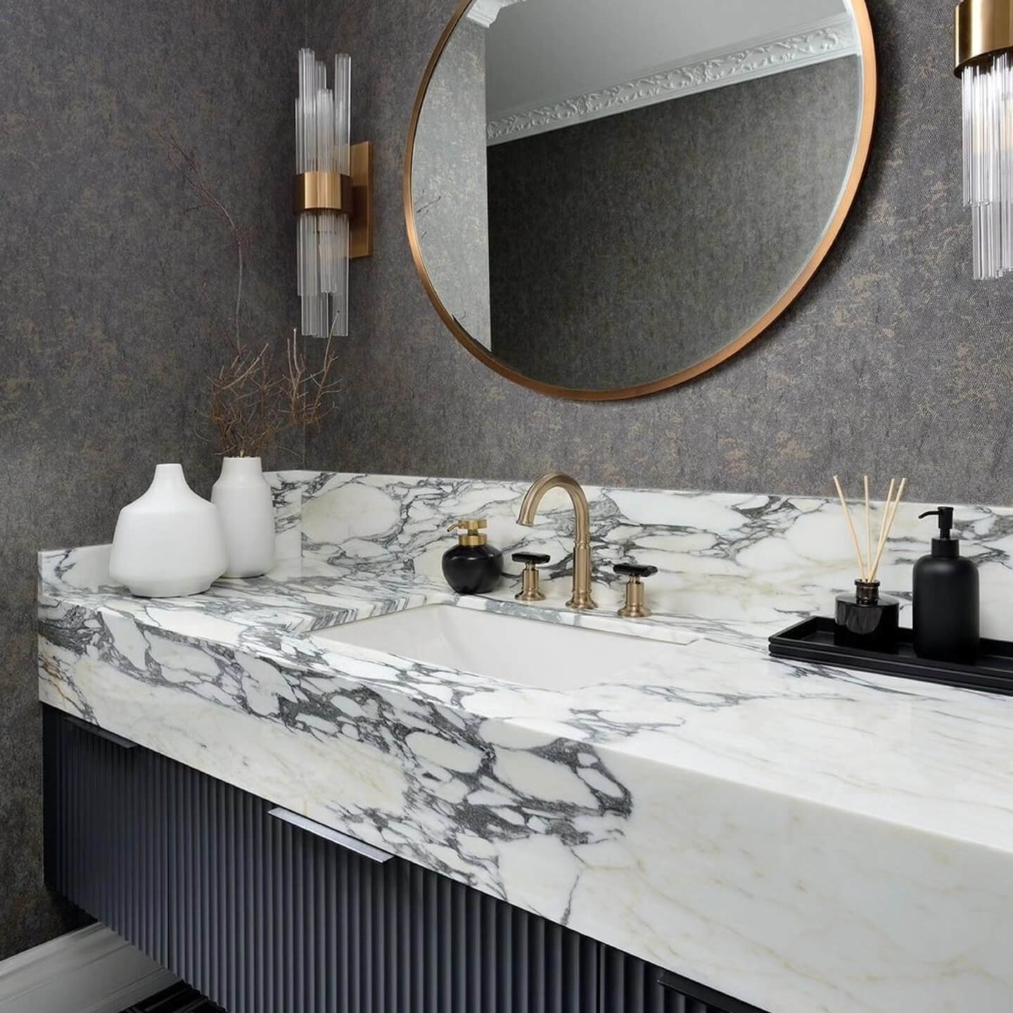 Transform Your Home with These Exquisite Luxury Bathroom Ideas 16