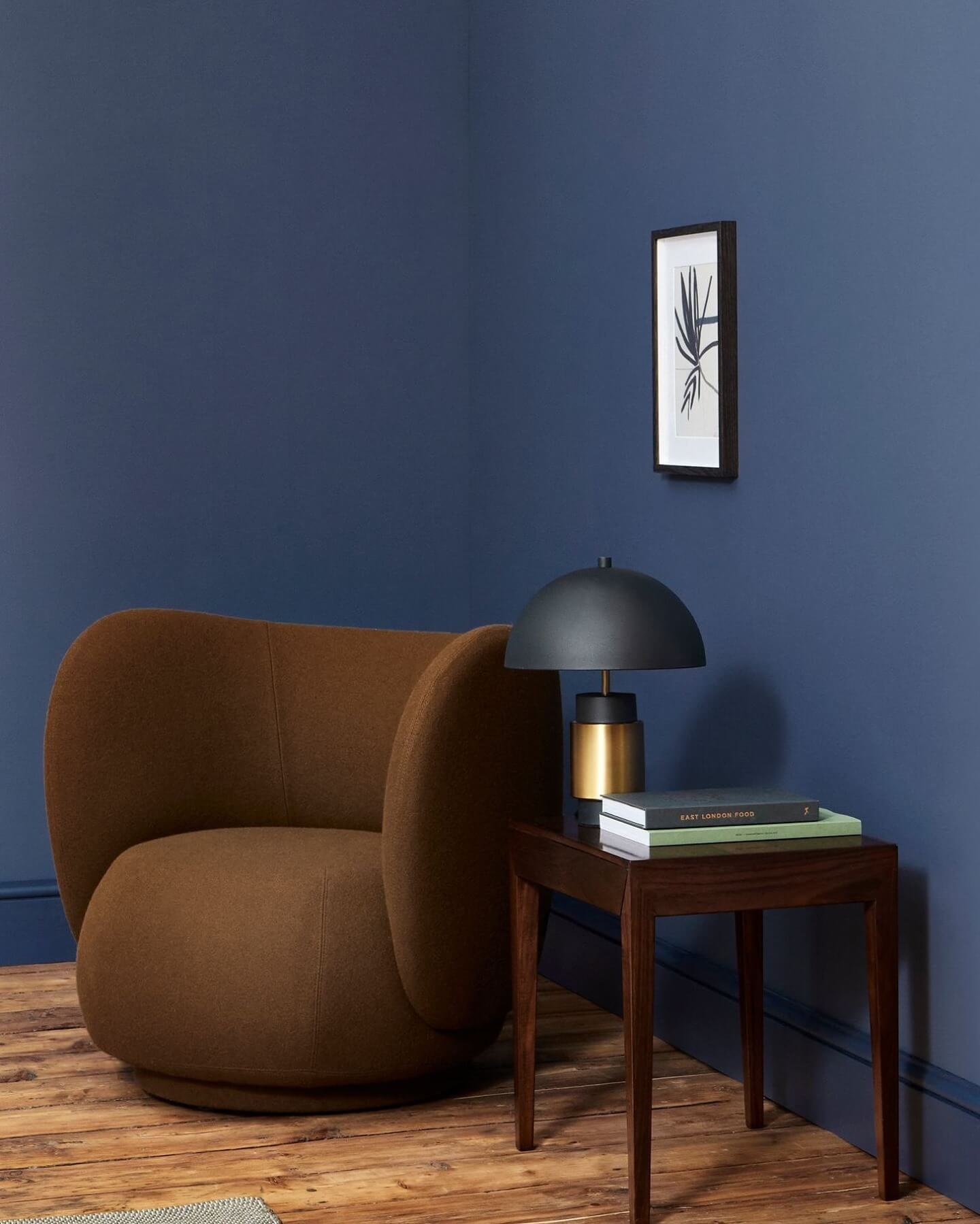 Transform Your Space: Inspiring Dark Blue Bedroom Ideas to Elevate Your Sanctuary 16