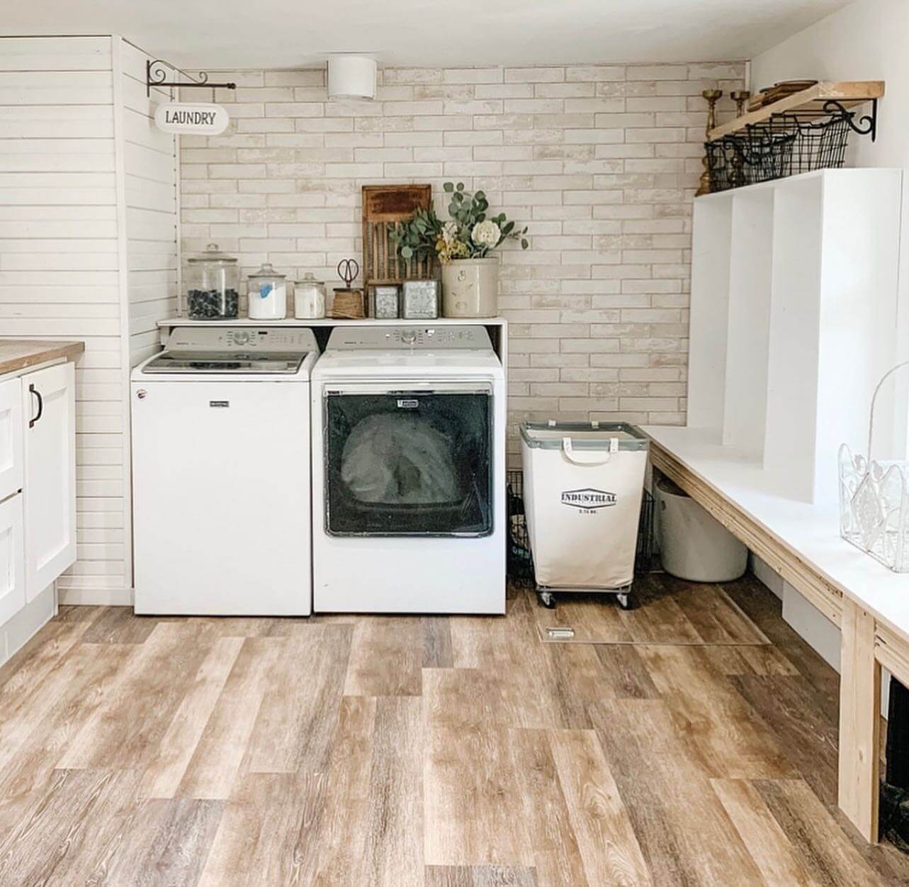 Brighten Up Your Space: Stunning Laundry Room Lighting Decor Ideas 16