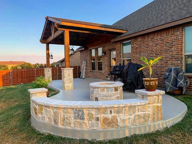 Backyard Fire Pit Ideas to Transform Your Outdoor Space 16
