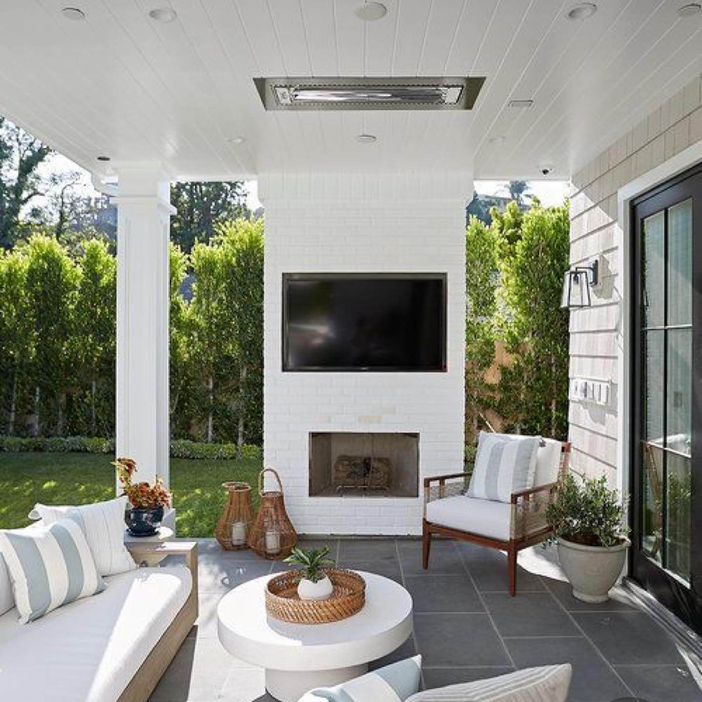 Enchanting Outdoor Fireplace Ideas to Elevate Your Backyard Oasis 17