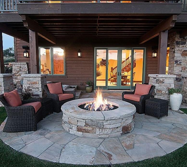 Backyard Fire Pit Ideas to Transform Your Outdoor Space 17