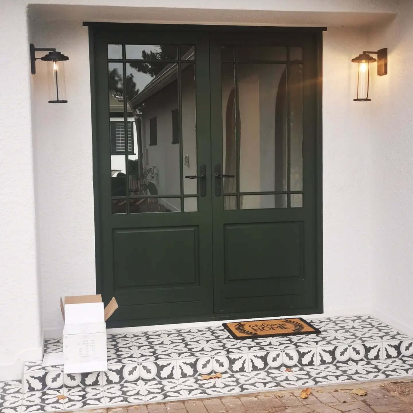 Inviting Front Door Ideas to Boost Your Home's Curb Appeal 17