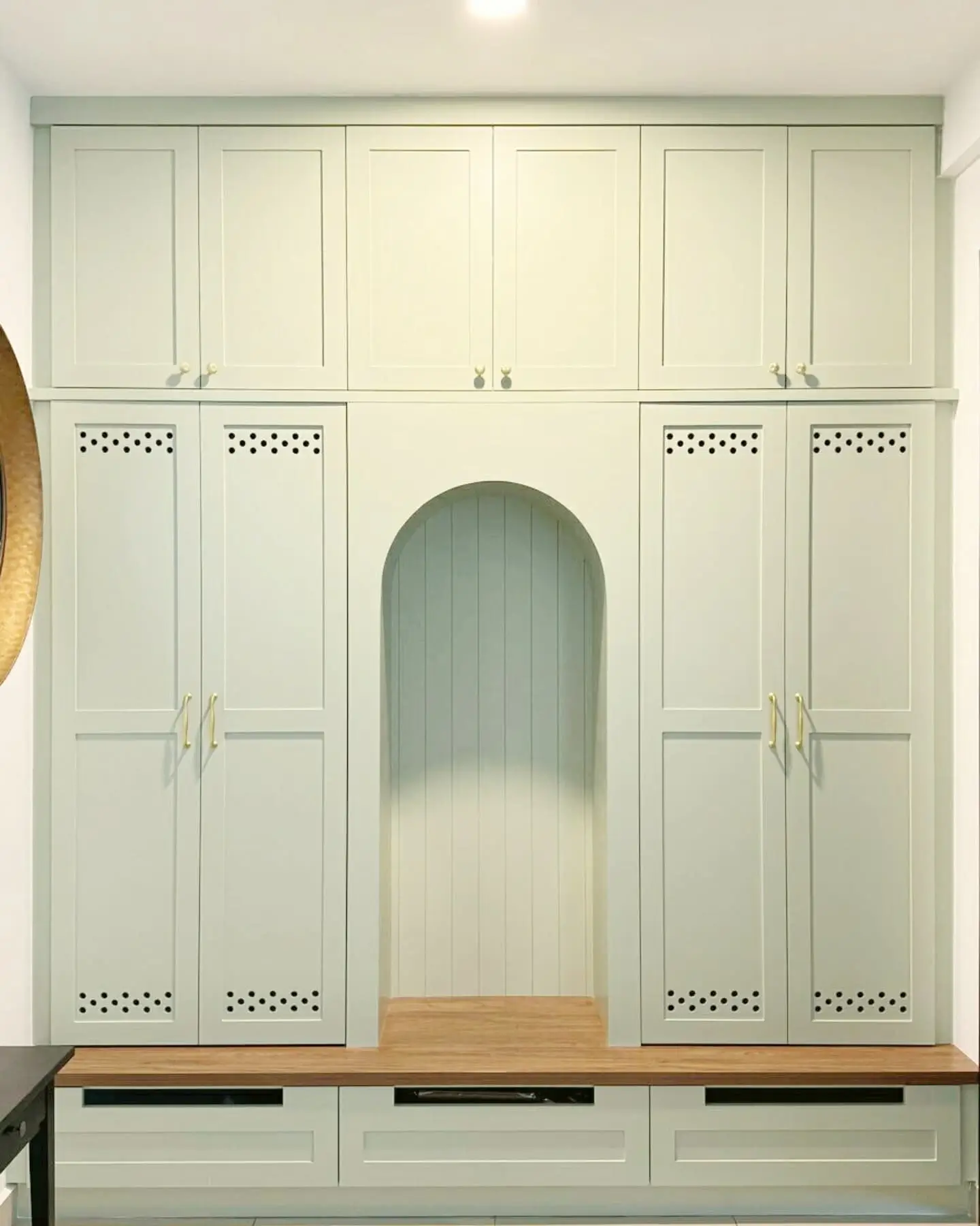 10 Stunning Foyer Paint Color Ideas to Transform Your Home's Entrance 17