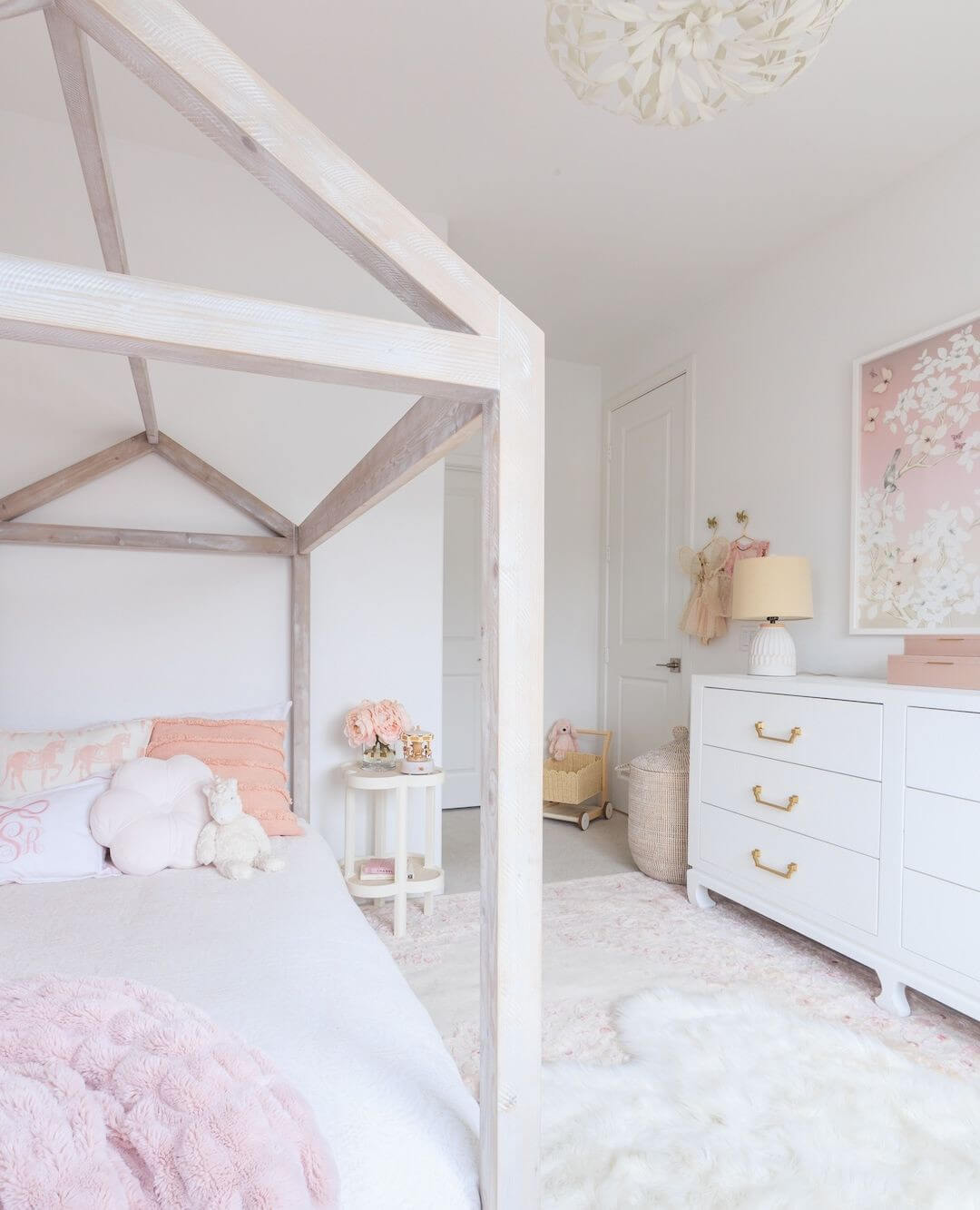 Whimsical Bedroom Ideas That Will Transform Your Sleep Haven into a Fairytale Escape 17