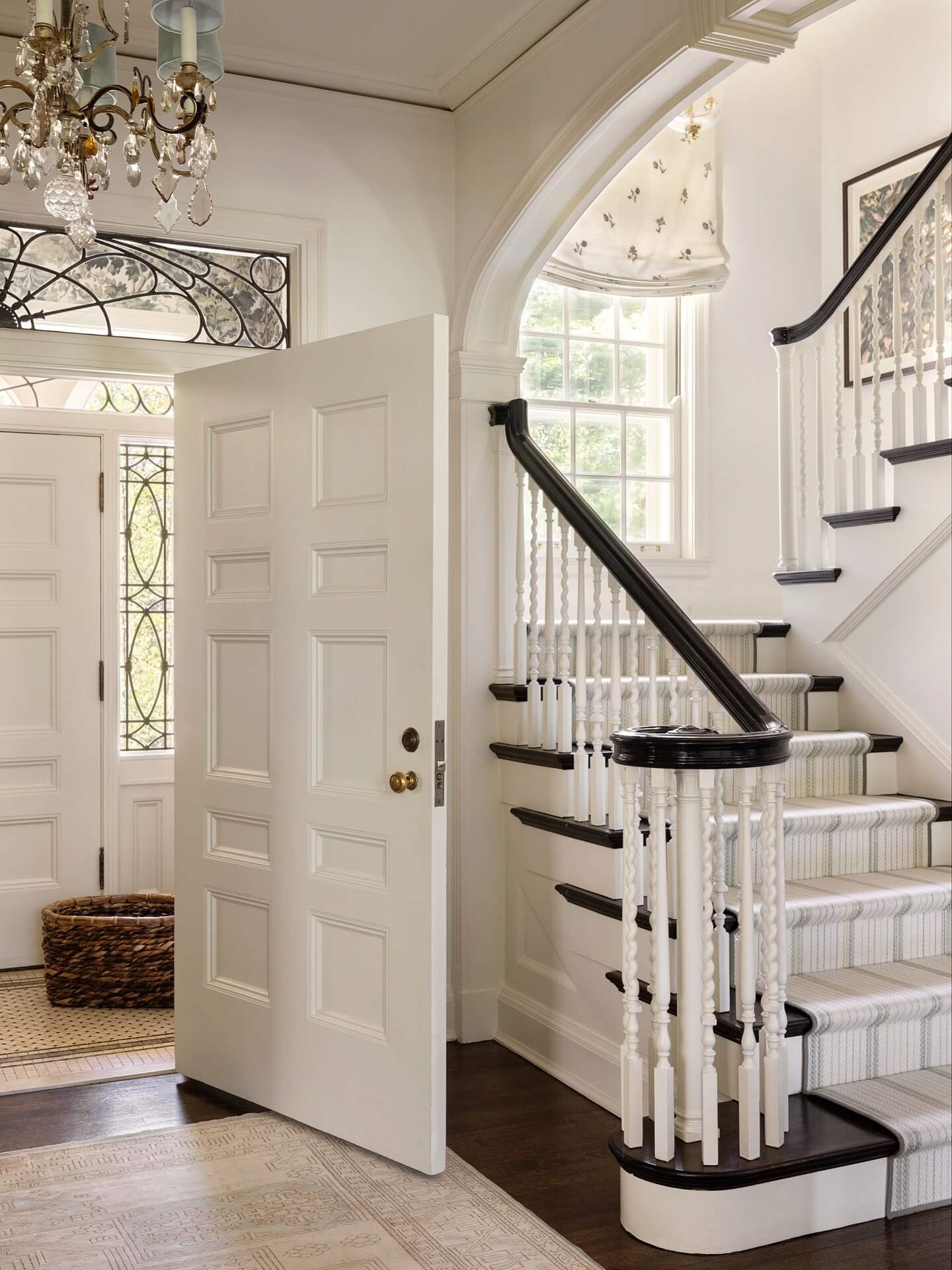 Transform Your Entryway: Inspiring Foyer Decor Ideas to Impress Every Guest 17