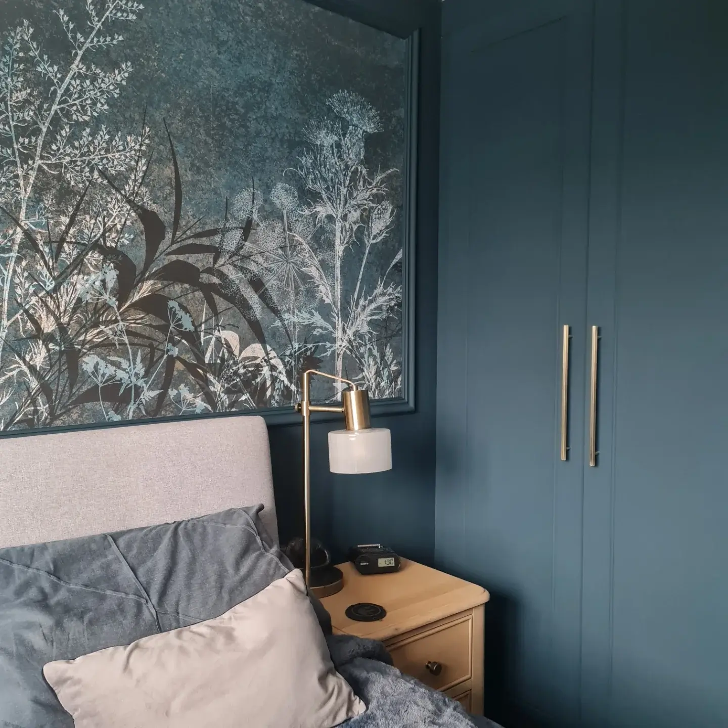Transform Your Space: Inspiring Dark Blue Bedroom Ideas to Elevate Your Sanctuary 17