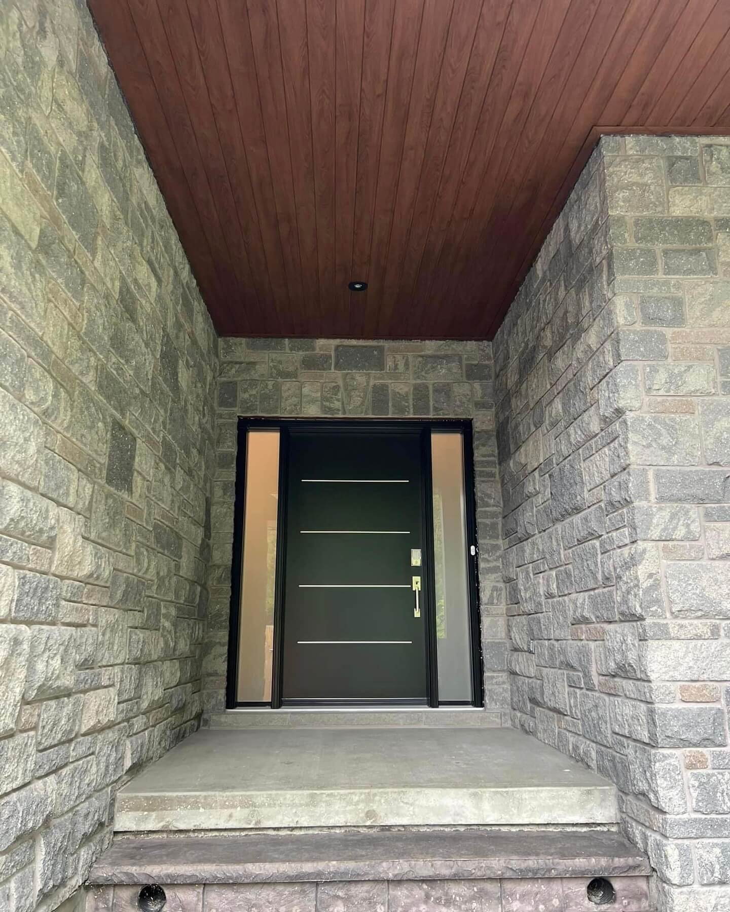 Stunning Modern Front Door Design Ideas to Transform Your Home's Entrance 17