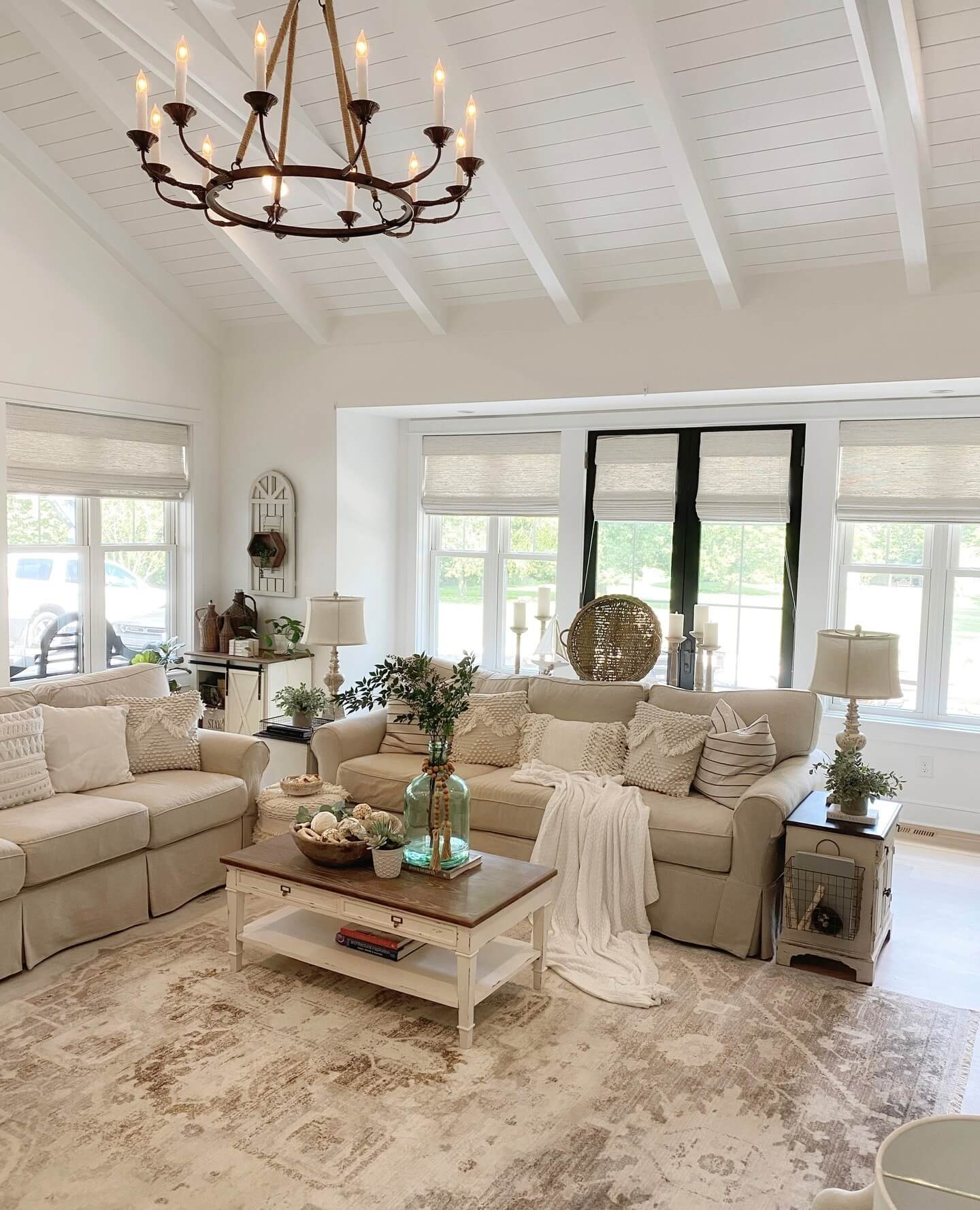Farmhouse Rug Ideas to Elevate Your Cozy Home Décor 17