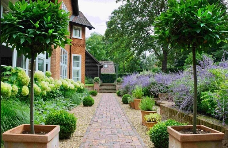 Innovative Garden Design Ideas to Transform Your Outdoor Space 17