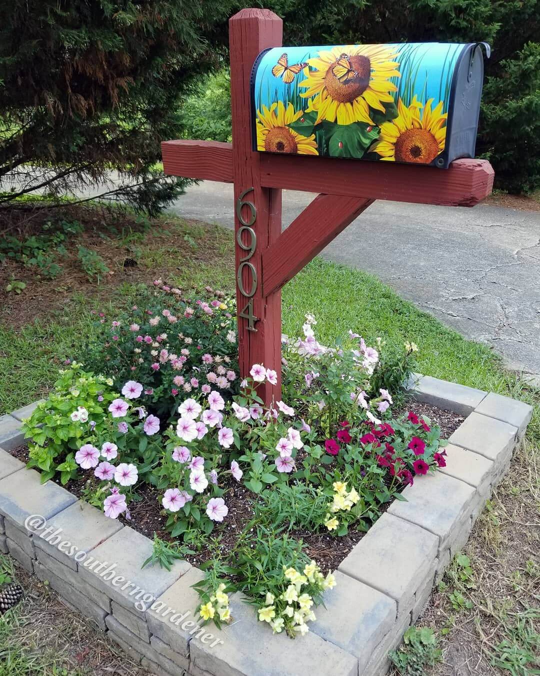 Transform Your Outdoor Space with Stunning Mailbox Flower Bed Ideas 17