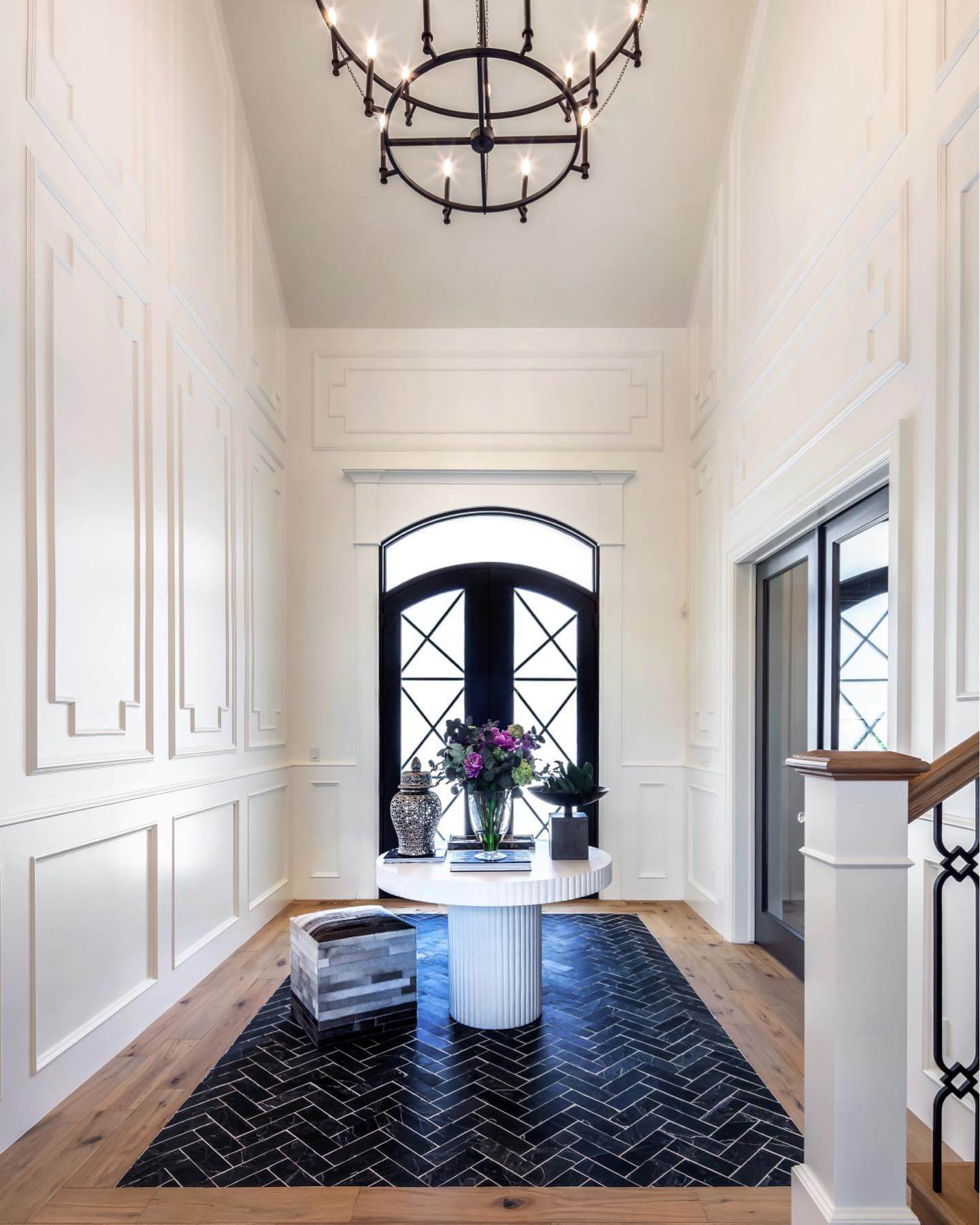 10 Stunning Foyer Paint Color Ideas to Transform Your Home's Entrance 18