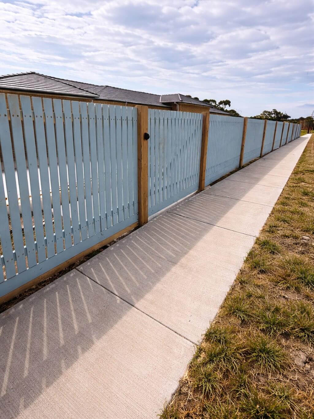 Creative Corner Fence Ideas to Elevate Your Outdoor Space 18